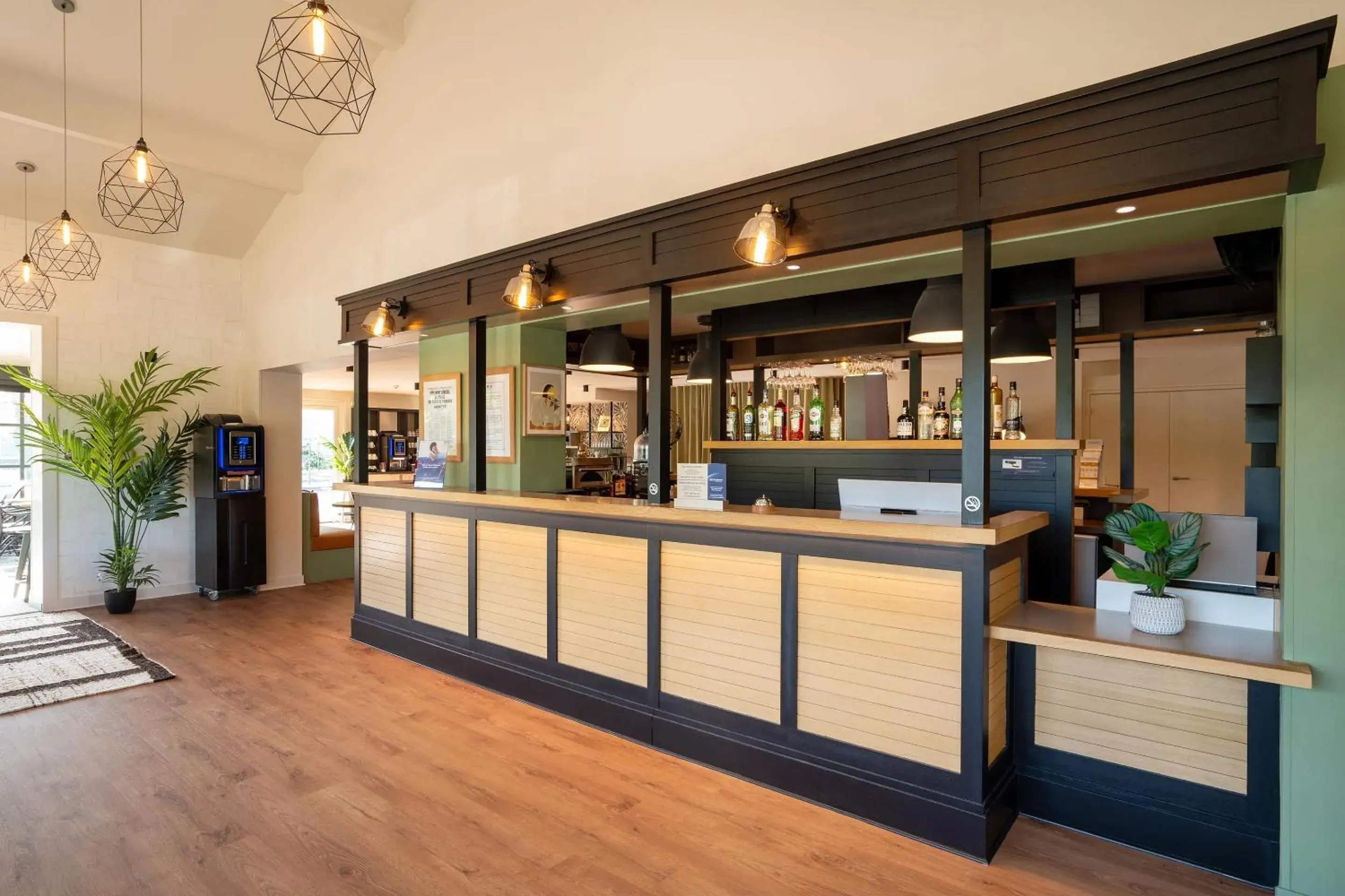 Facade/entrance in Best Western Bourgoin Jallieu Facade/entrance in Best Western Bourgoin Jallieu