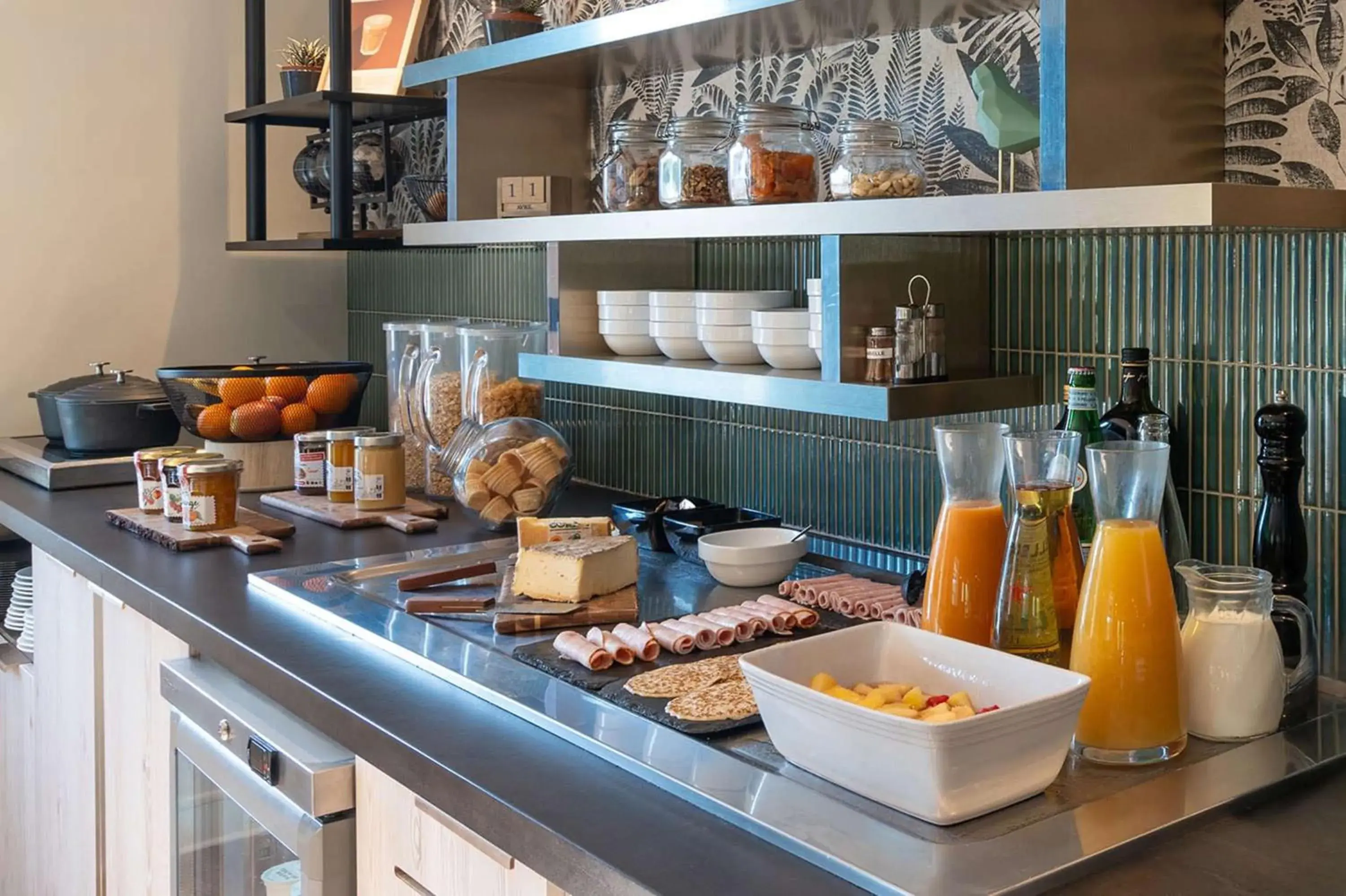 Food and drinks in Best Western Bourgoin Jallieu Food and drinks in Best Western Bourgoin Jallieu