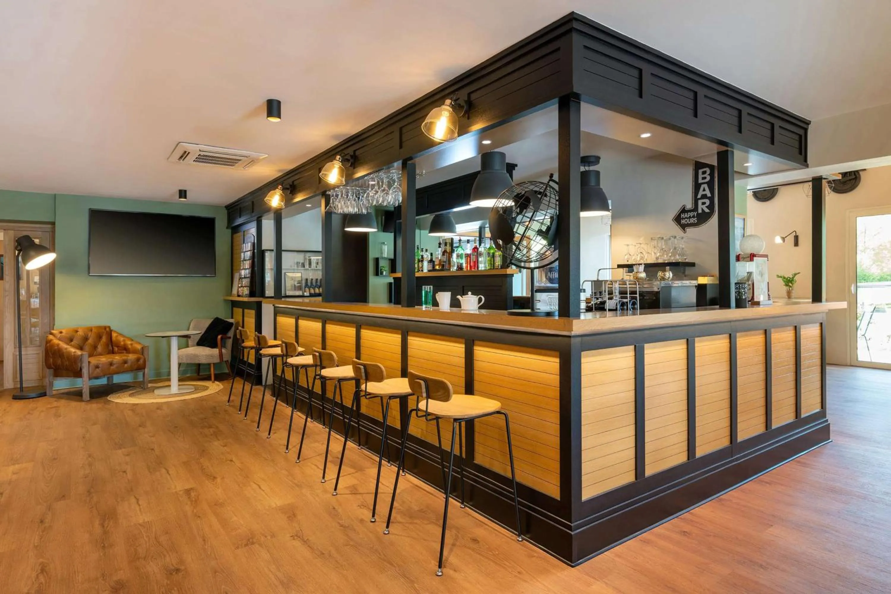 TV and multimedia in Best Western Bourgoin Jallieu