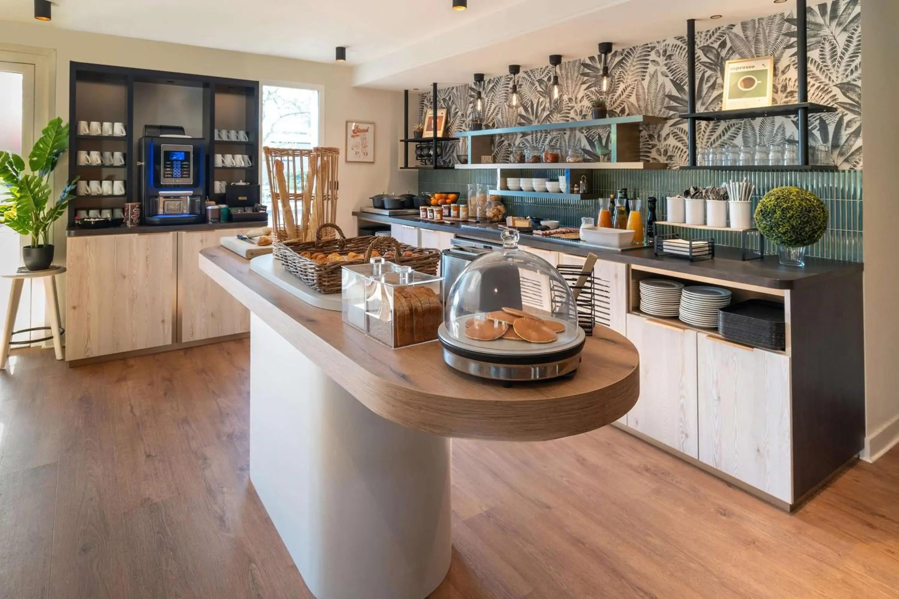 Food and drinks in Best Western Bourgoin Jallieu Food and drinks in Best Western Bourgoin Jallieu