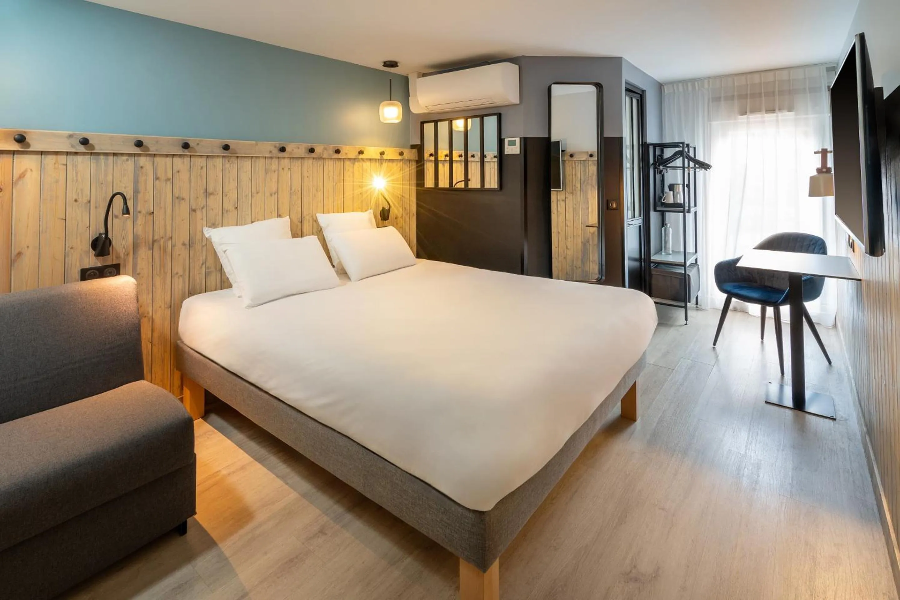 Bed in Best Western Bourgoin Jallieu