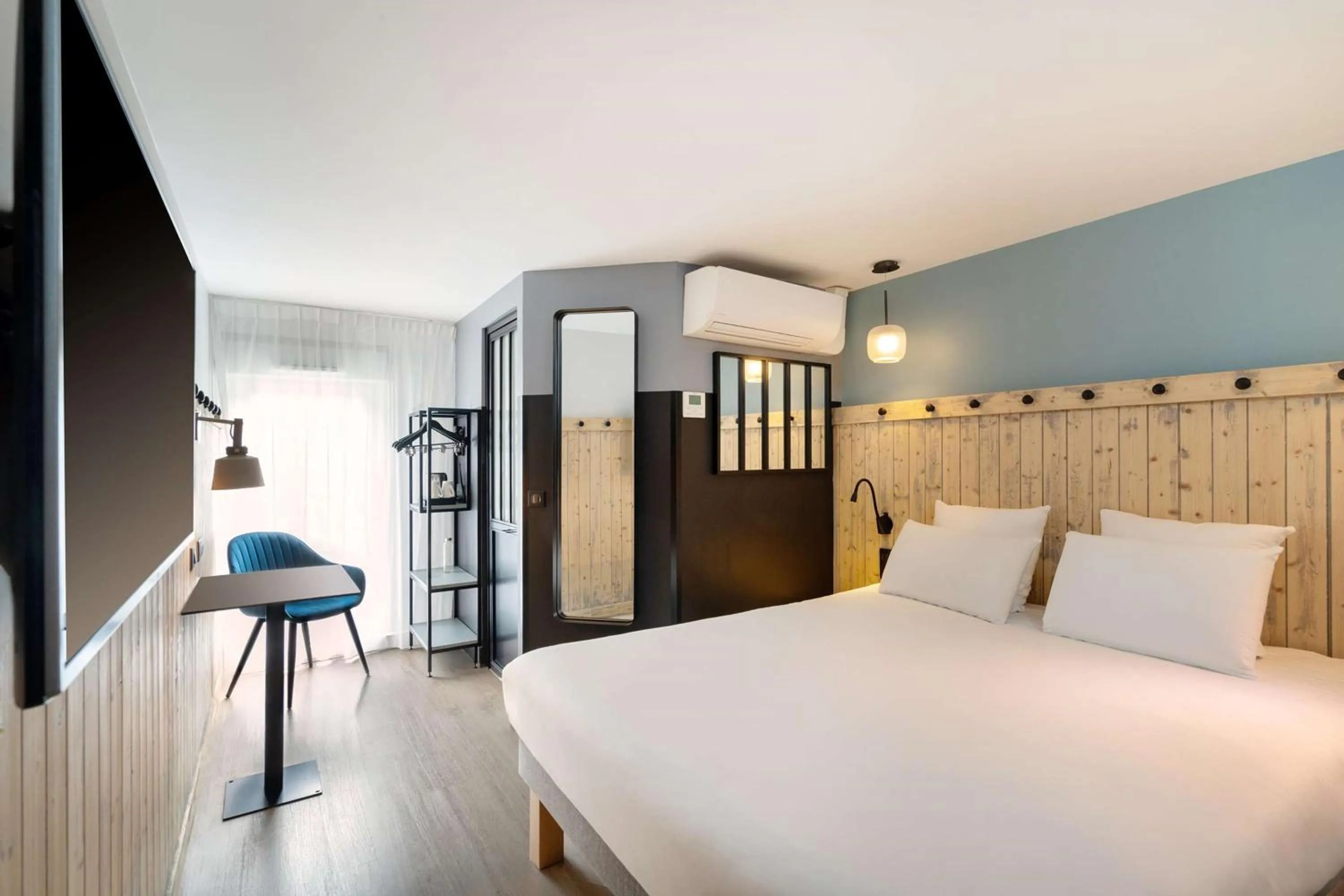 Bed in Best Western Bourgoin Jallieu