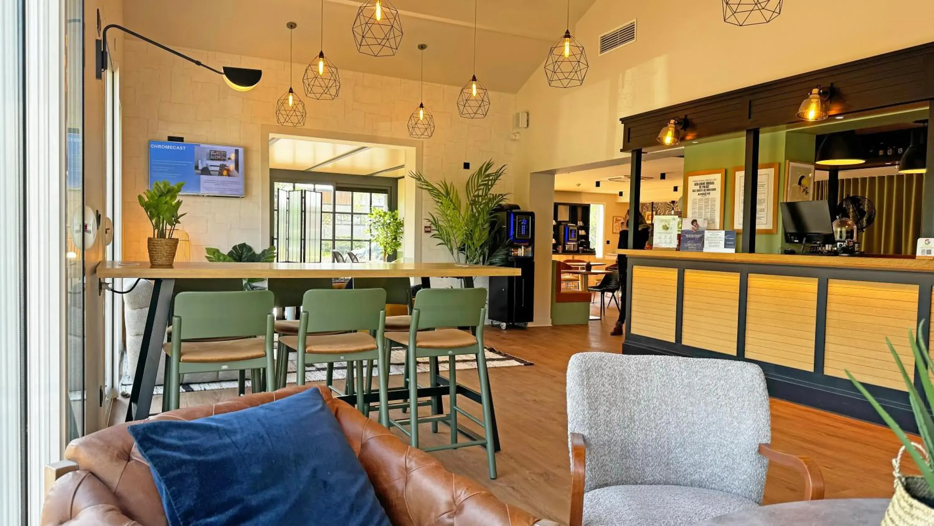 Property building in Best Western Bourgoin Jallieu Property building in Best Western Bourgoin Jallieu