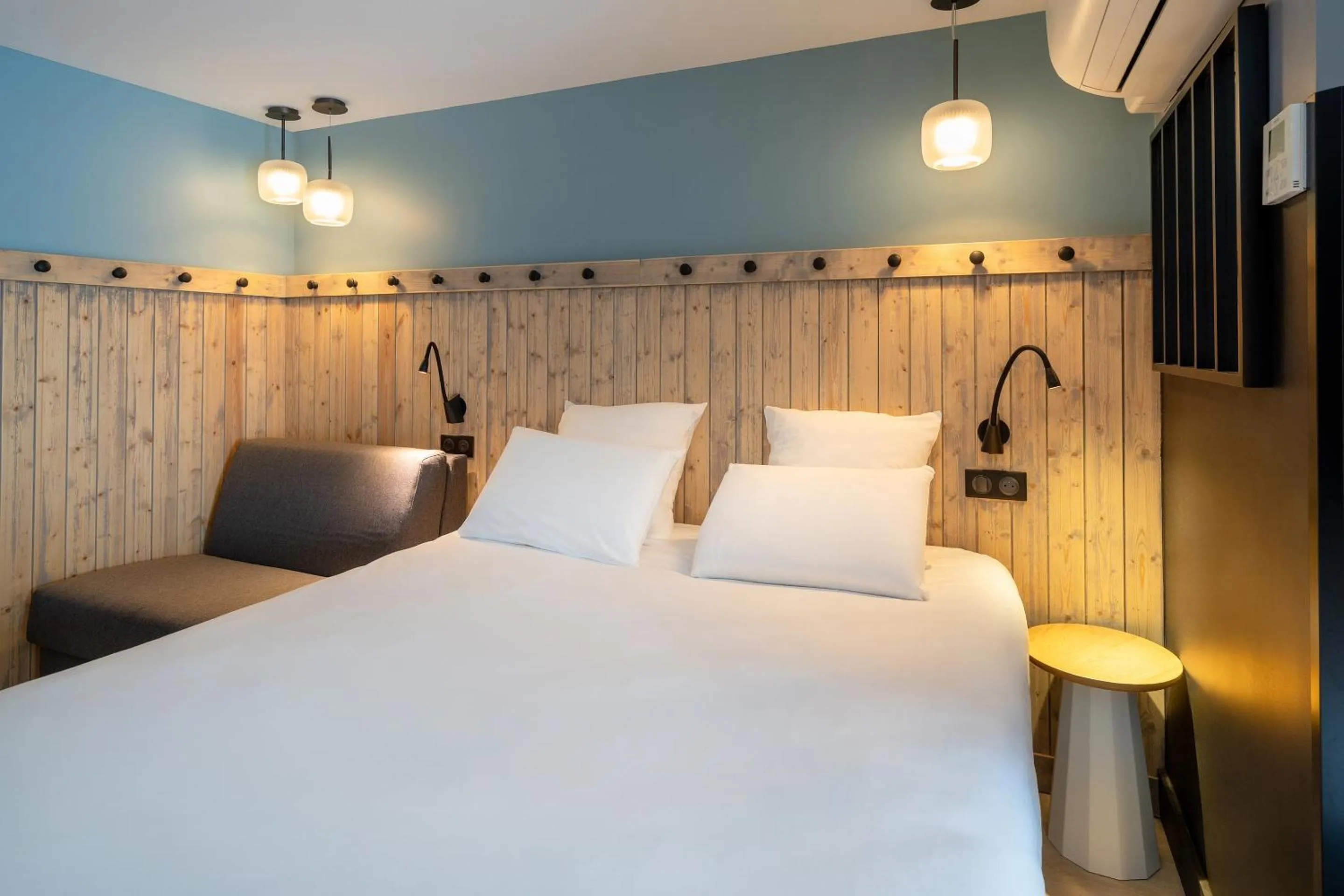 Bed in Best Western Bourgoin Jallieu