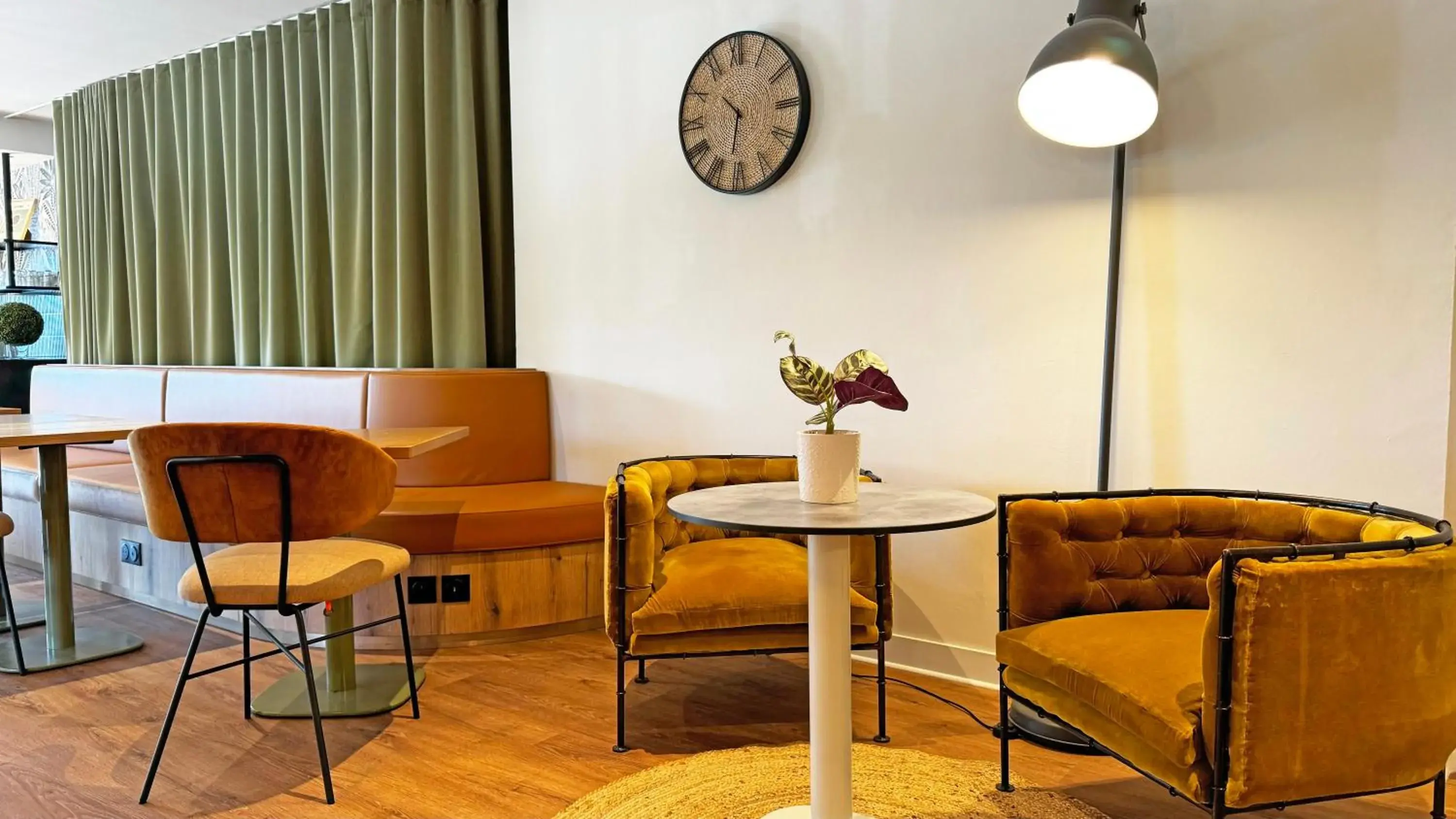 Property building in Best Western Bourgoin Jallieu Property building in Best Western Bourgoin Jallieu