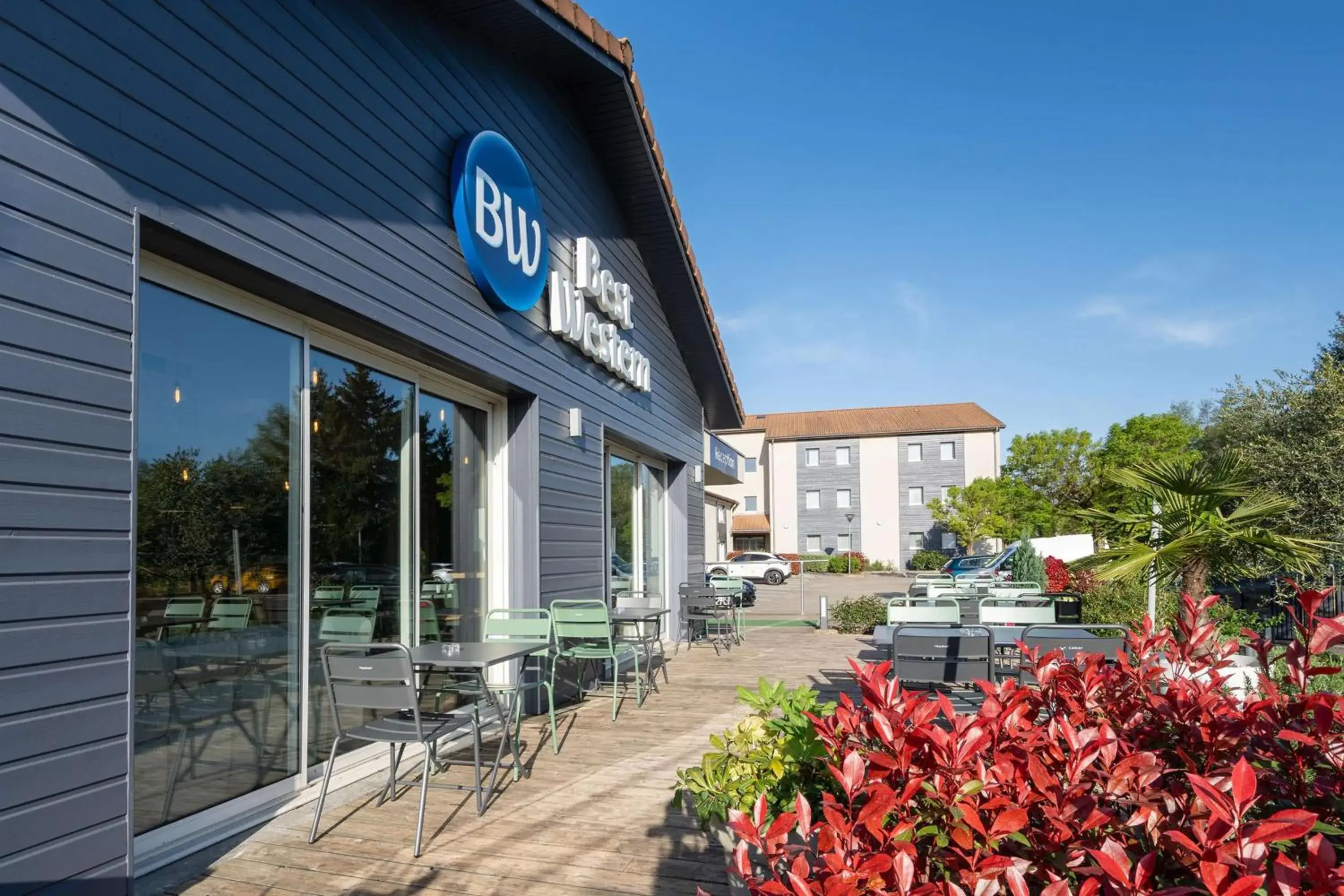 Property building in Best Western Bourgoin Jallieu Property building in Best Western Bourgoin Jallieu