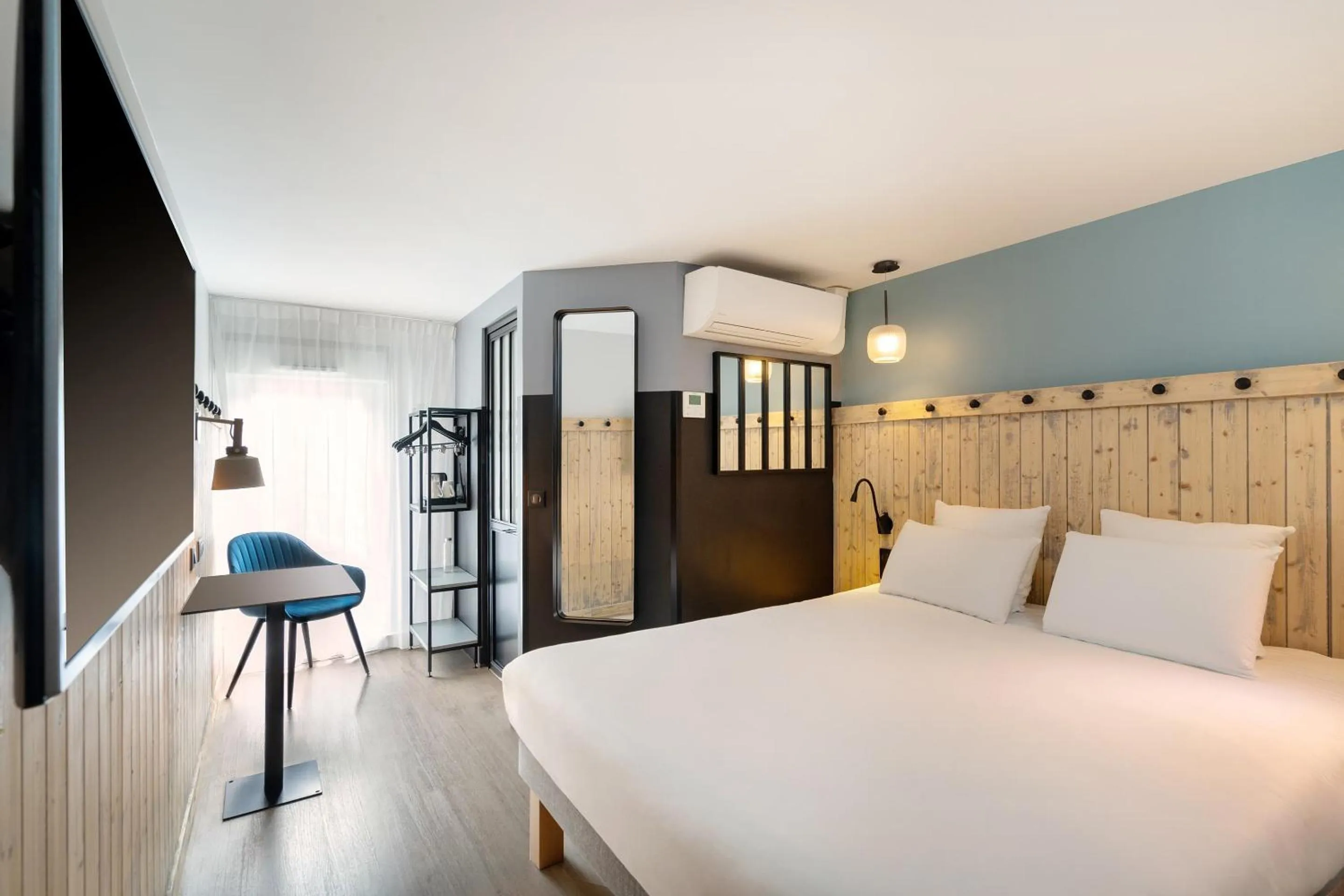 Bed in Best Western Bourgoin Jallieu