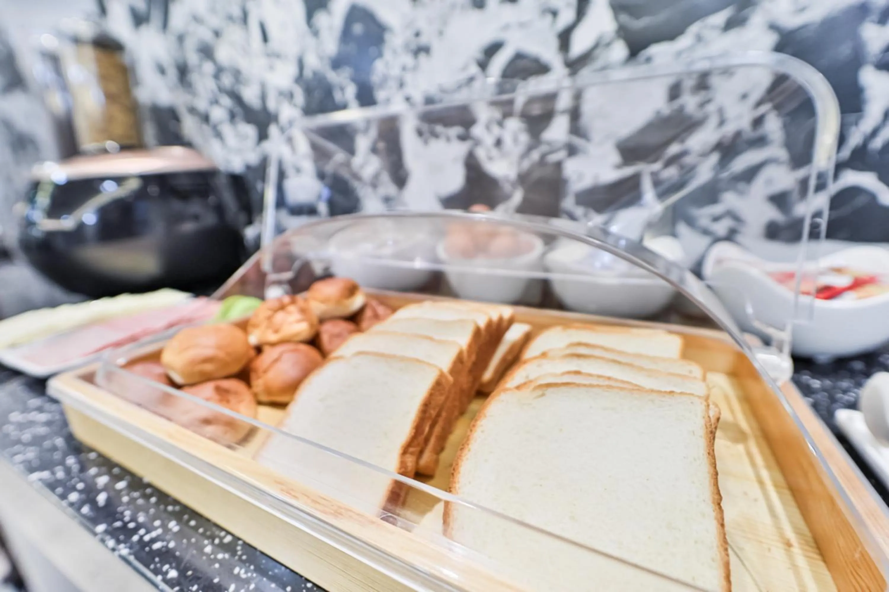 Restaurant/places to eat in HOTEL YUNA Business