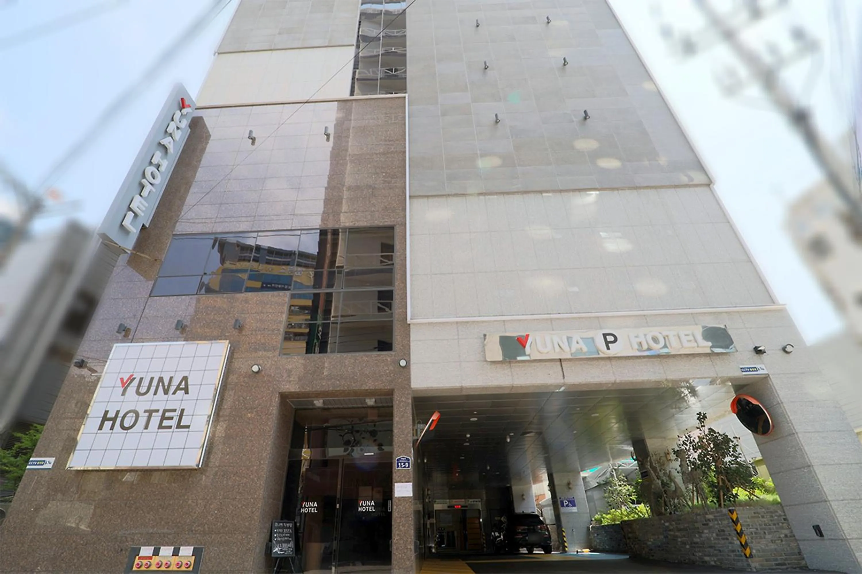 Property building in HOTEL YUNA Business