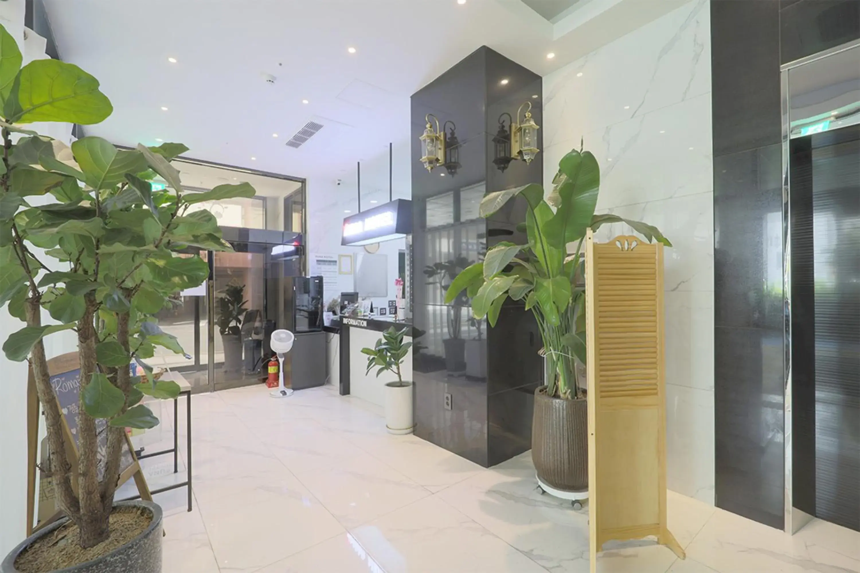 Lobby or reception in HOTEL YUNA Business Lobby or reception in HOTEL YUNA Business