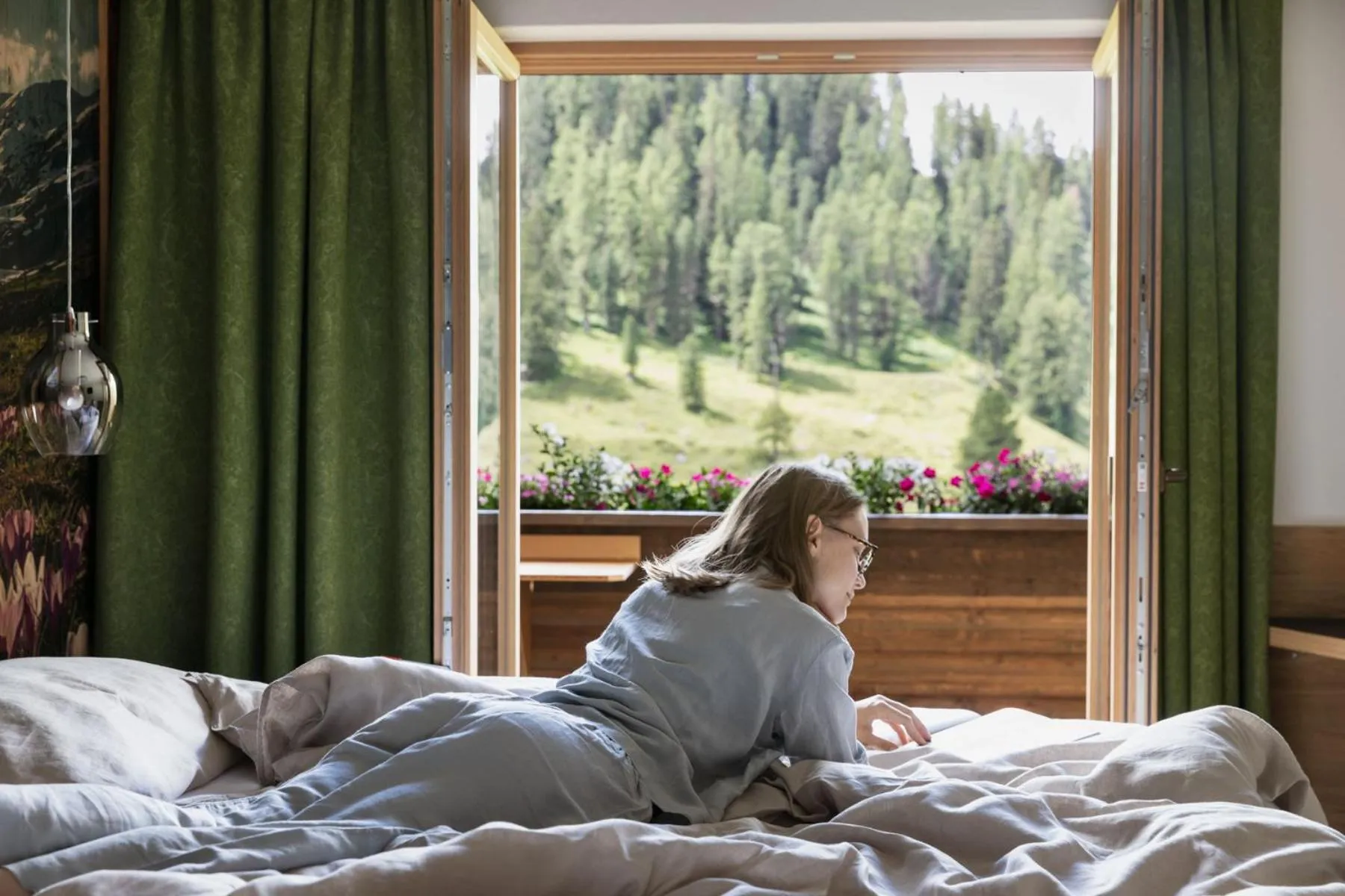 People, Bed in Berggasthaus Höllensteinhütte