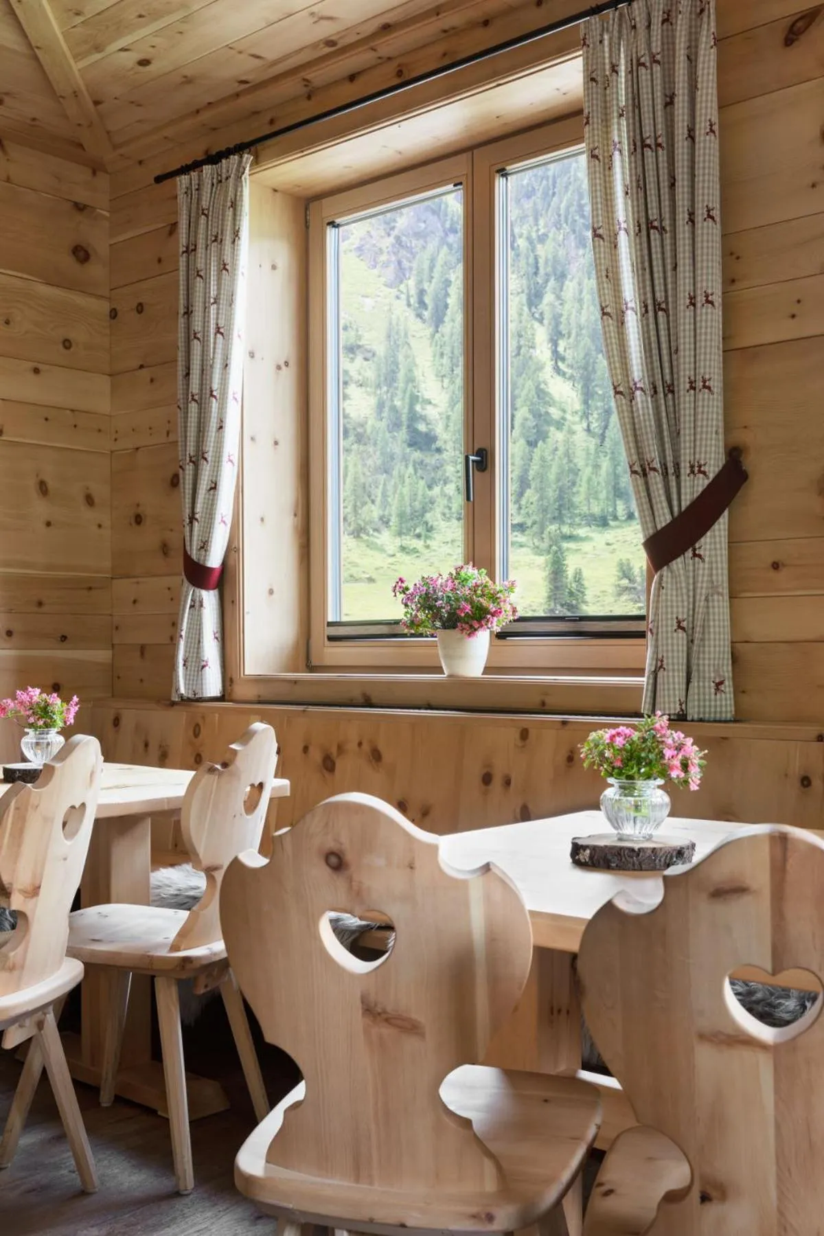 Restaurant/places to eat in Berggasthaus Höllensteinhütte