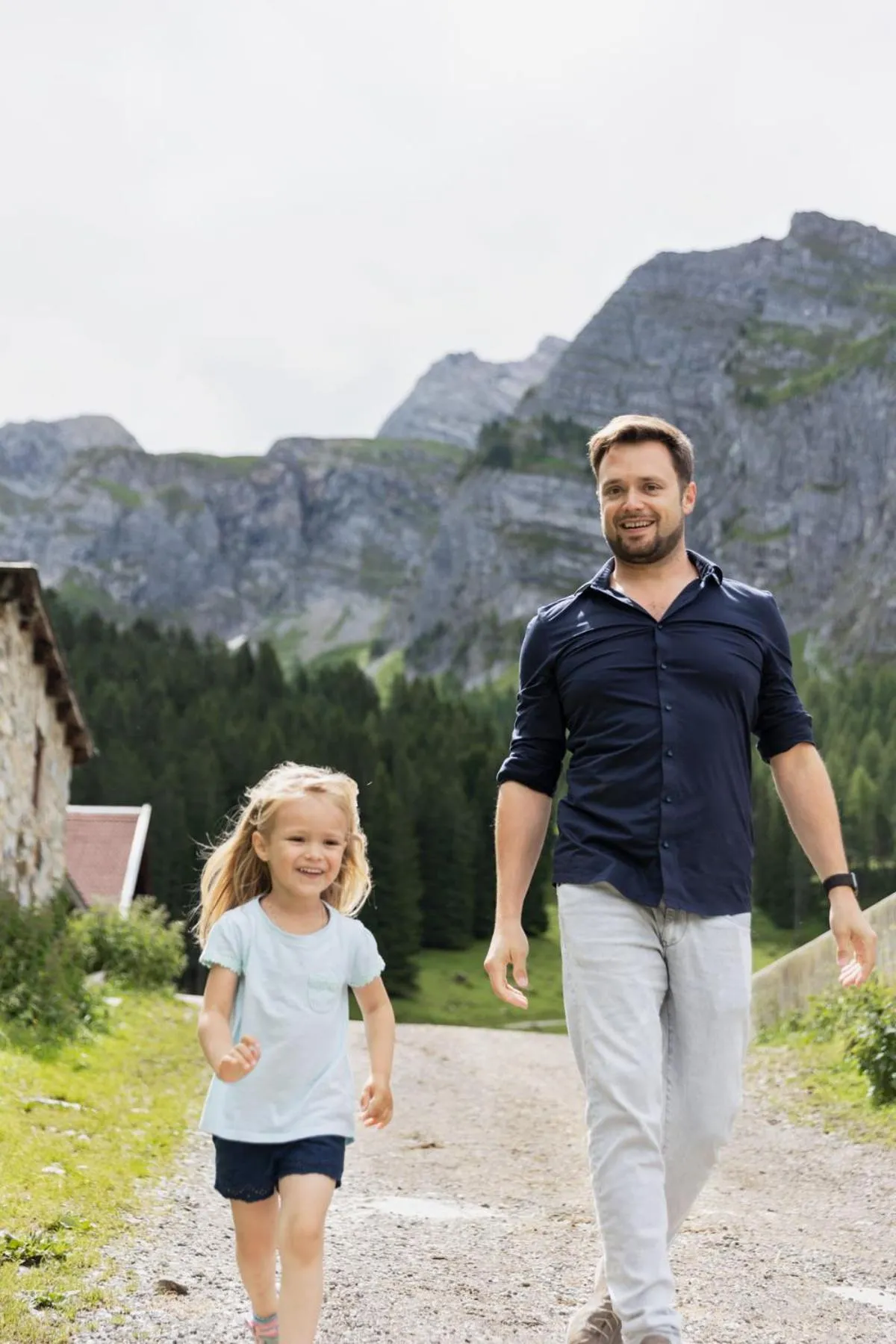 People in Berggasthaus Höllensteinhütte
