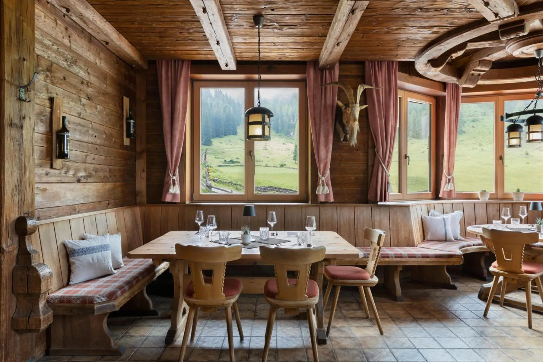 Restaurant/places to eat in Berggasthaus Höllensteinhütte