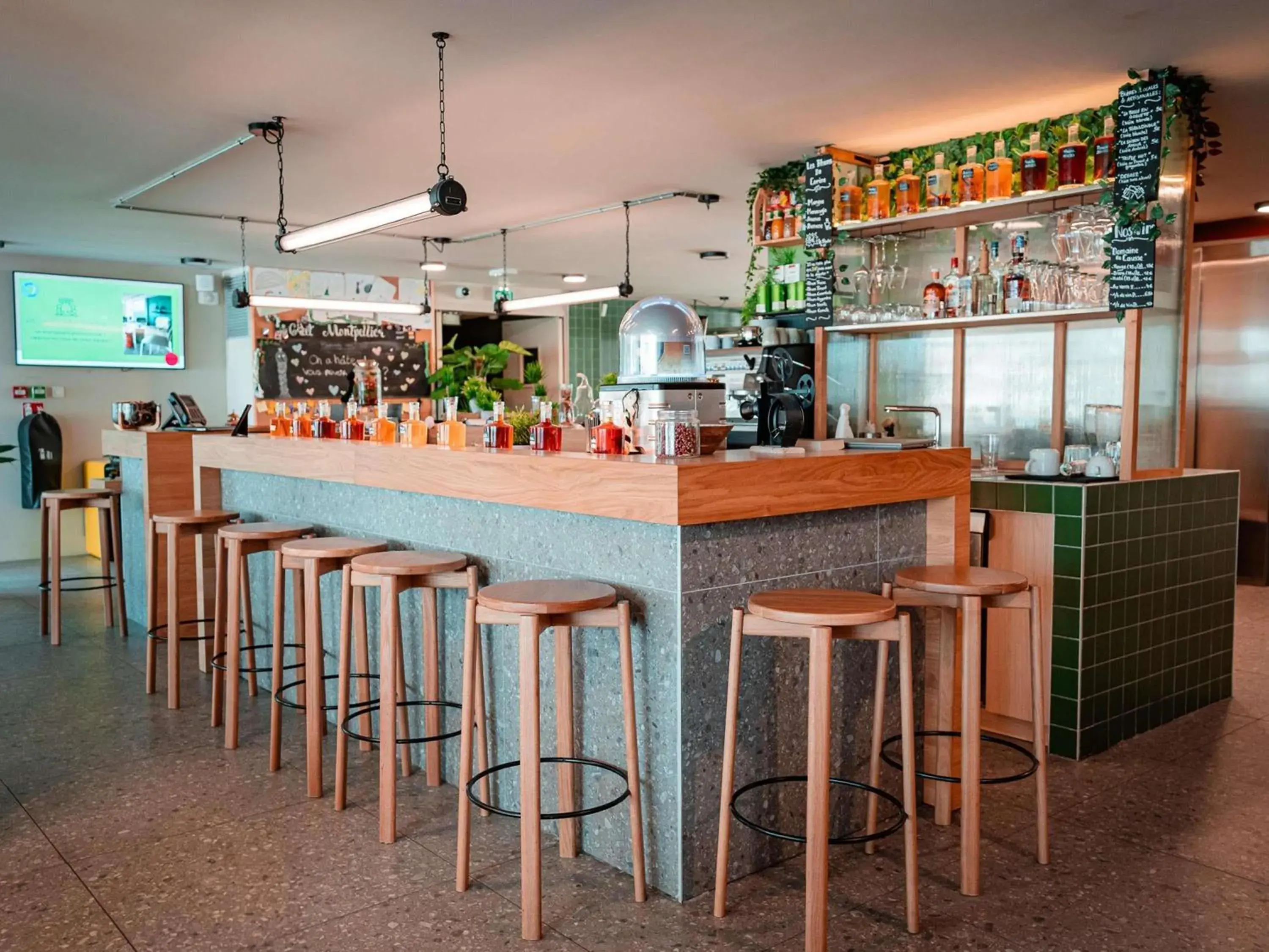 Lounge or bar in Greet hôtel Montpellier Aéroport Parc des Expos Lounge or bar in Greet hôtel Montpellier Aéroport Parc des Expos