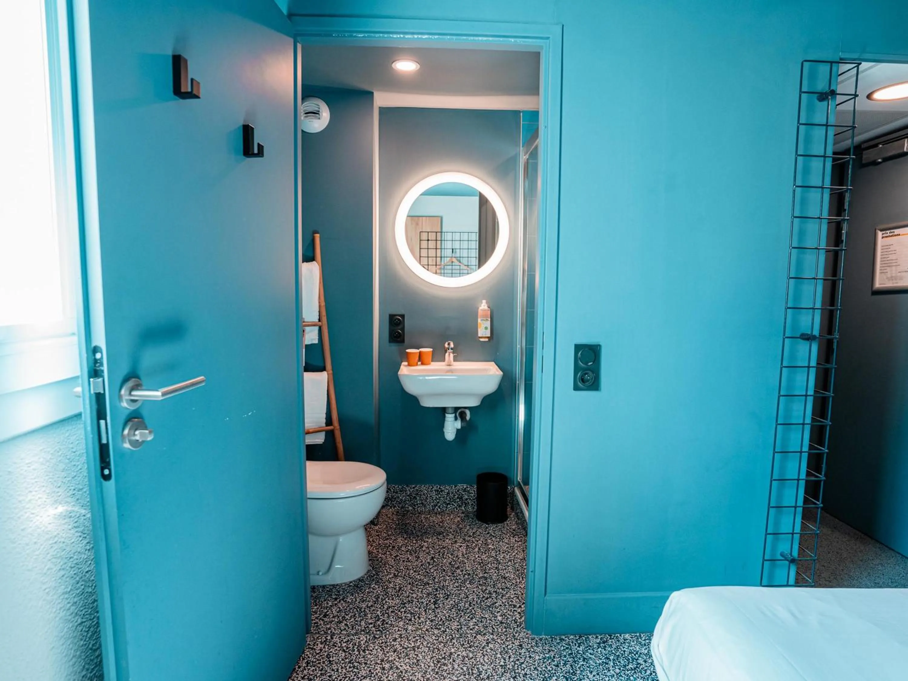 Bathroom in Greet hôtel Montpellier Aéroport Parc des Expos