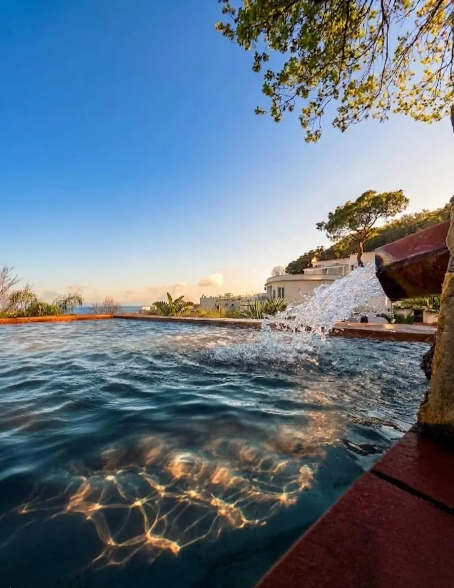 Swimming pool in Bristol Hotel