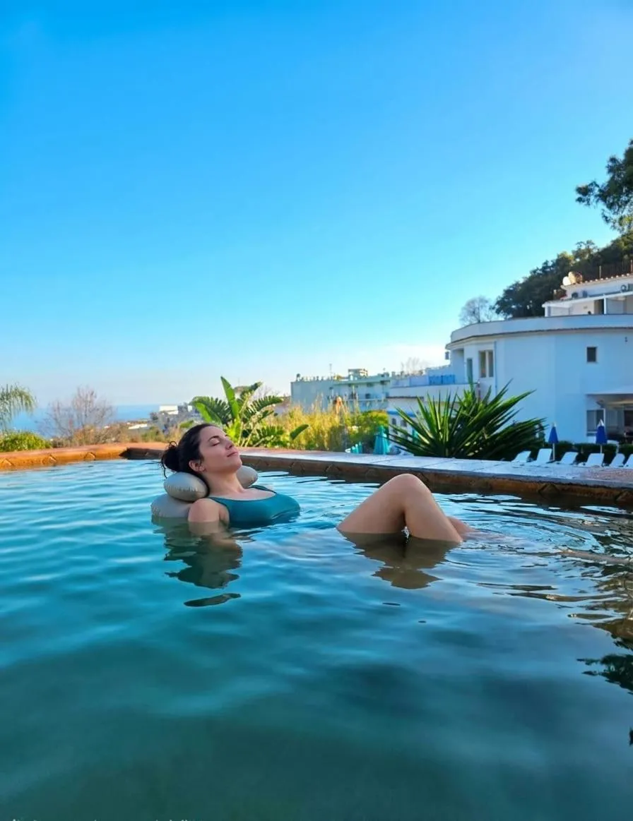 Swimming pool in Bristol Hotel