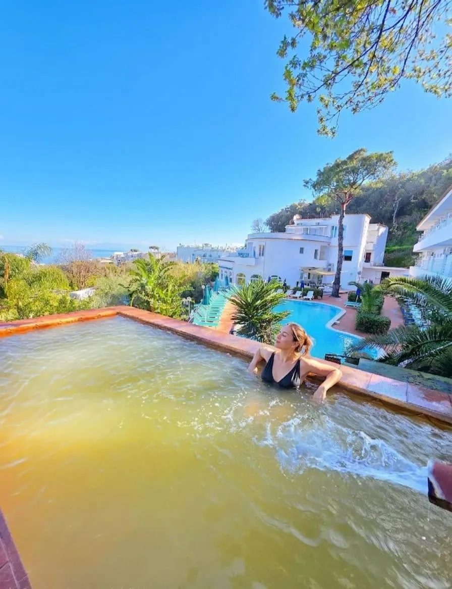 Swimming pool in Bristol Hotel