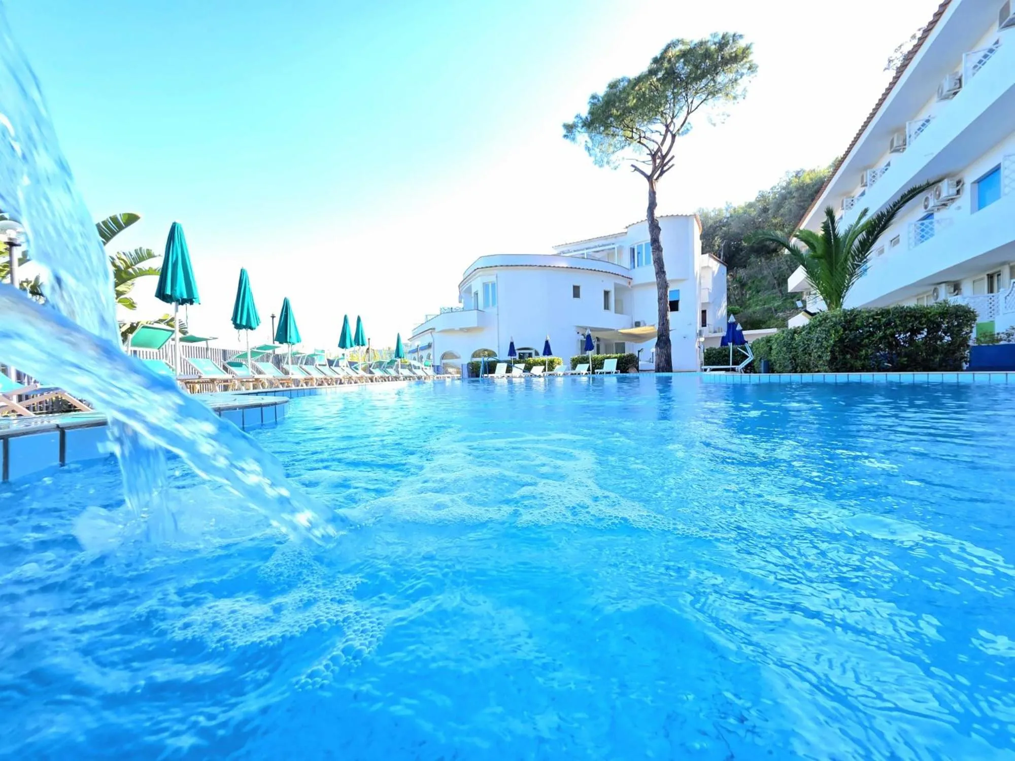 Swimming pool in Bristol Hotel
