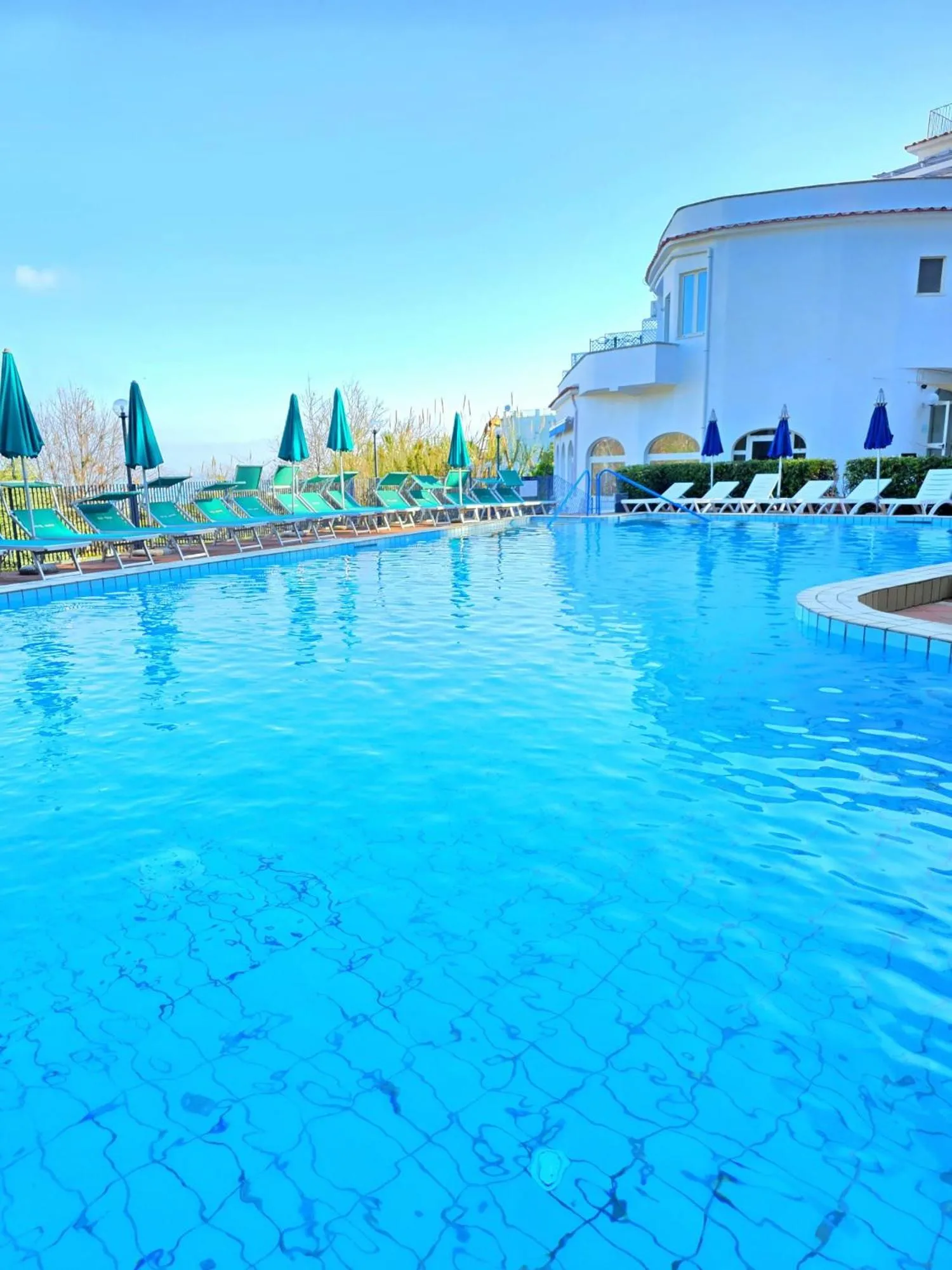 Swimming pool in Bristol Hotel