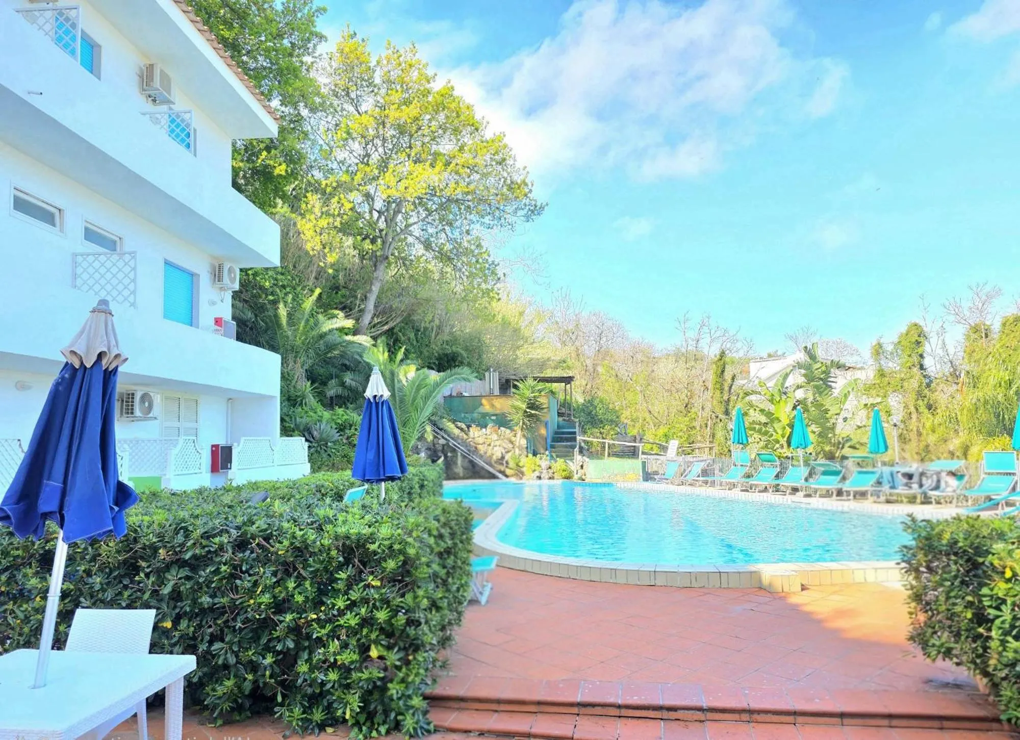 Swimming pool in Bristol Hotel