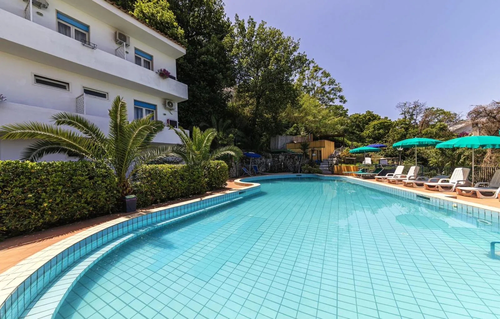 Swimming pool in Bristol Hotel