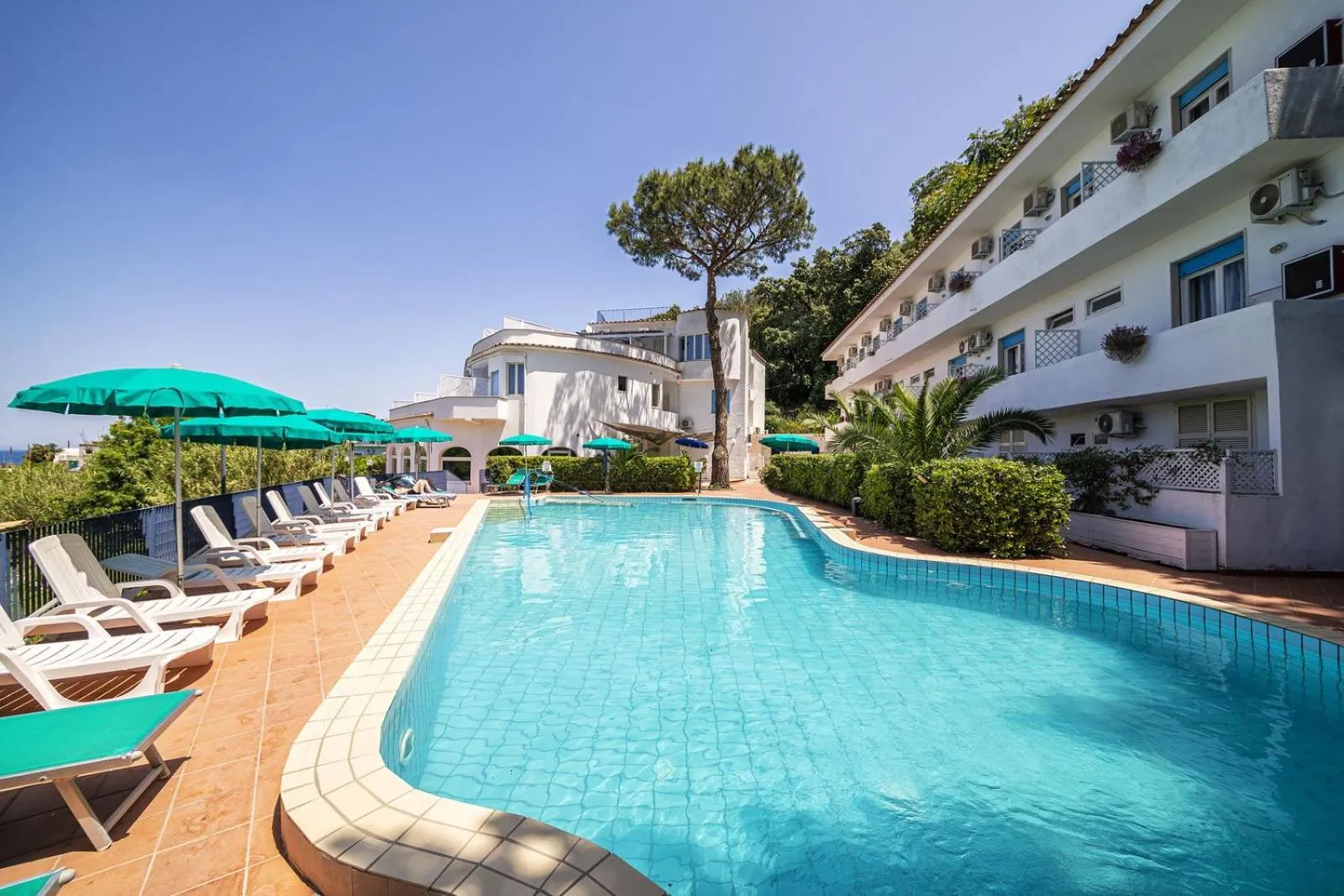 Swimming pool in Bristol Hotel