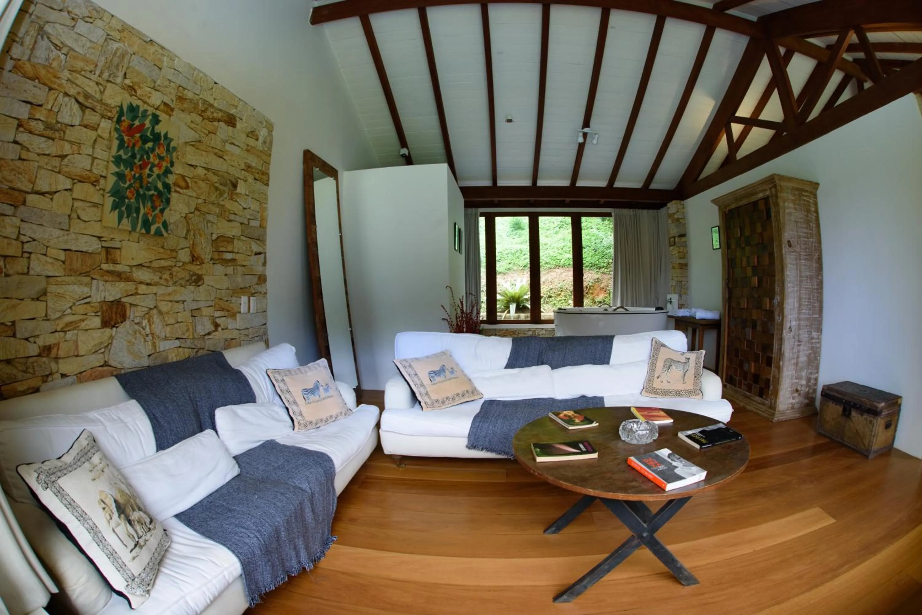 Living room, Bed in Pousada Boutique Itaipava