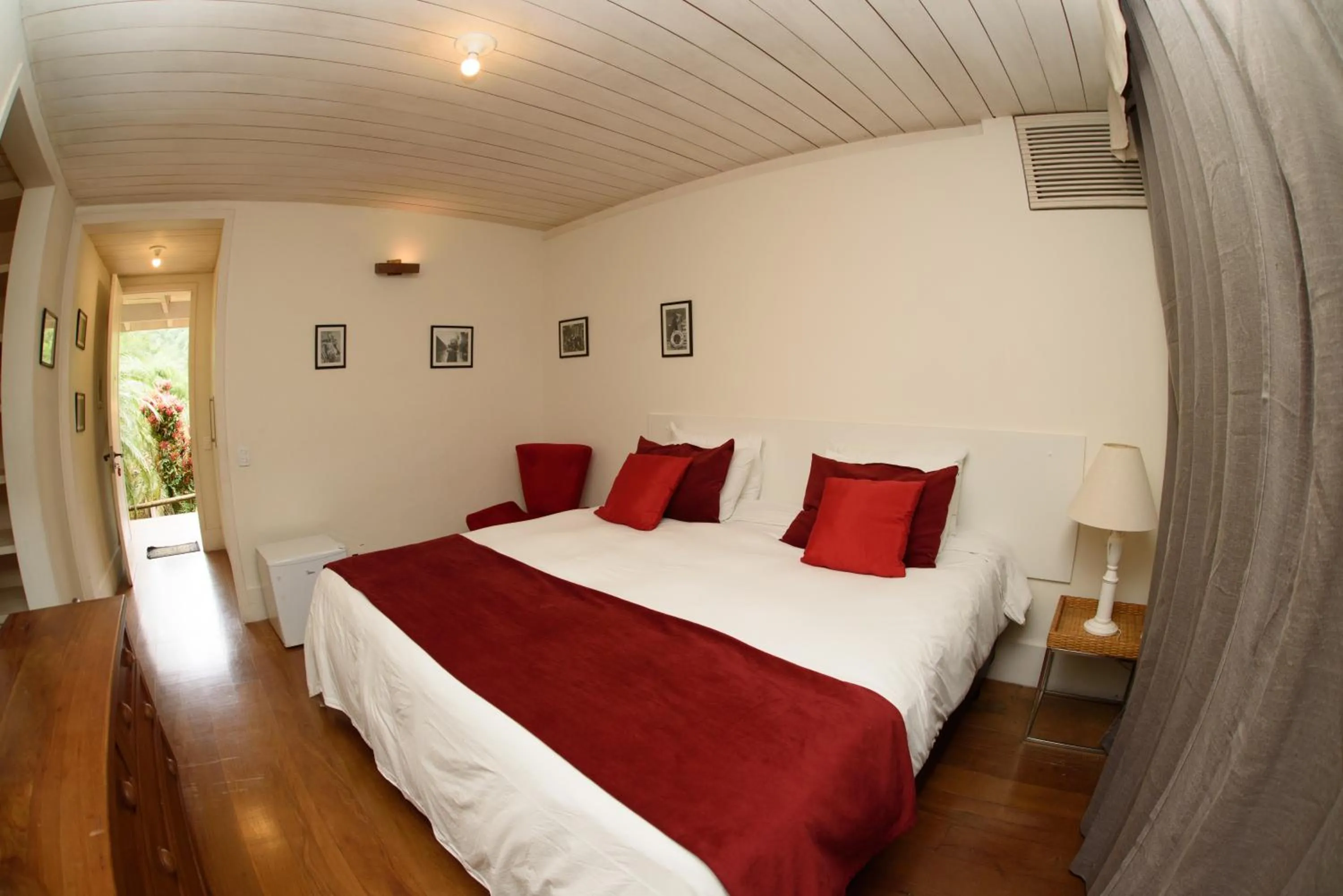 Photo of the whole room, Bed in Pousada Boutique Itaipava