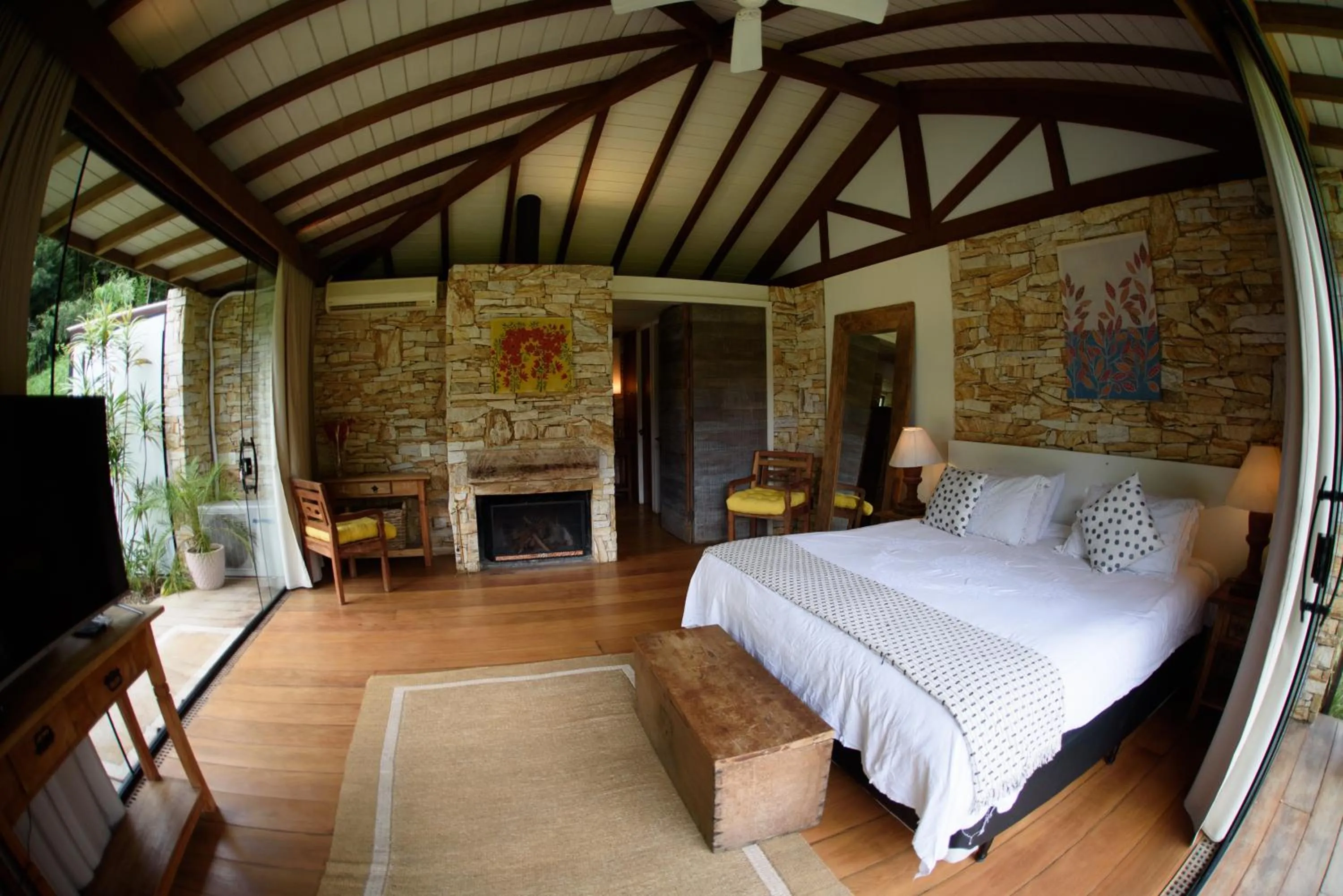 Photo of the whole room, Bed in Pousada Boutique Itaipava