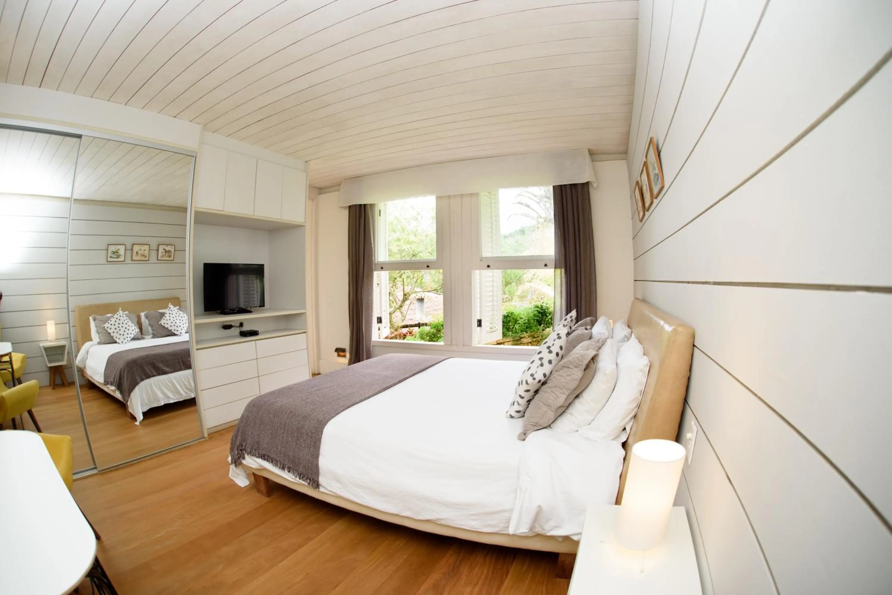 Photo of the whole room, Bed in Pousada Boutique Itaipava