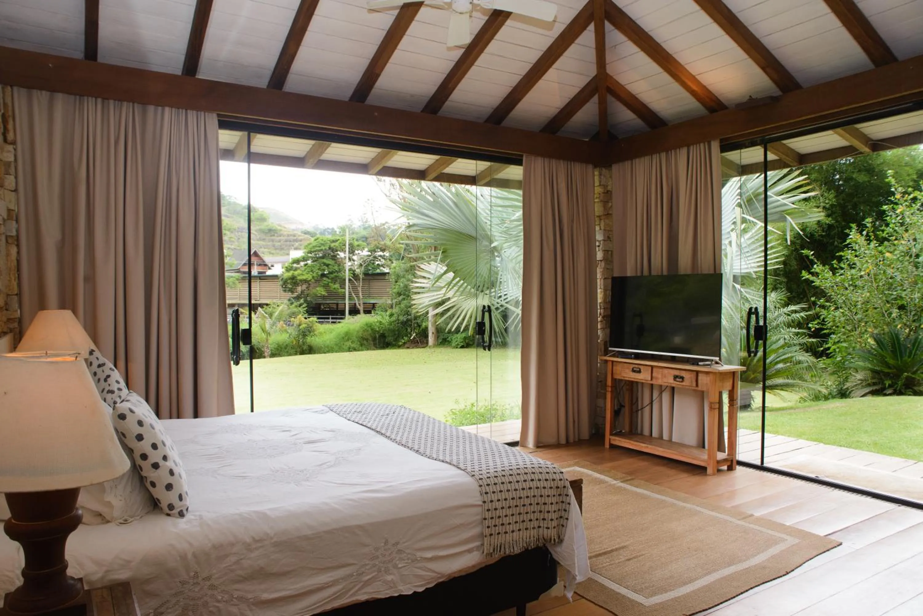 Photo of the whole room, Bed in Pousada Boutique Itaipava