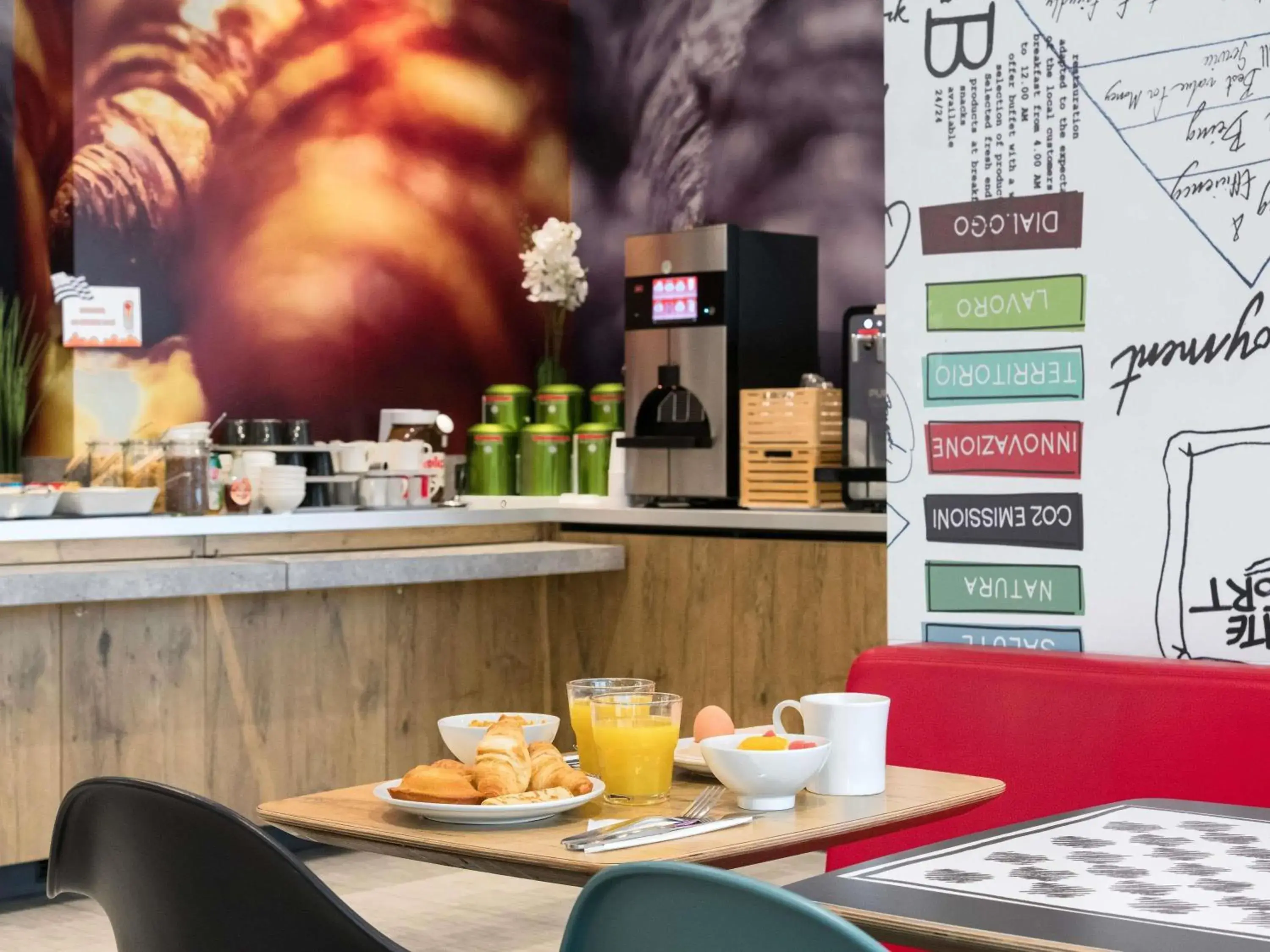 Breakfast in Hotel ibis Rennes Centre Gare Sud Breakfast in Hotel ibis Rennes Centre Gare Sud