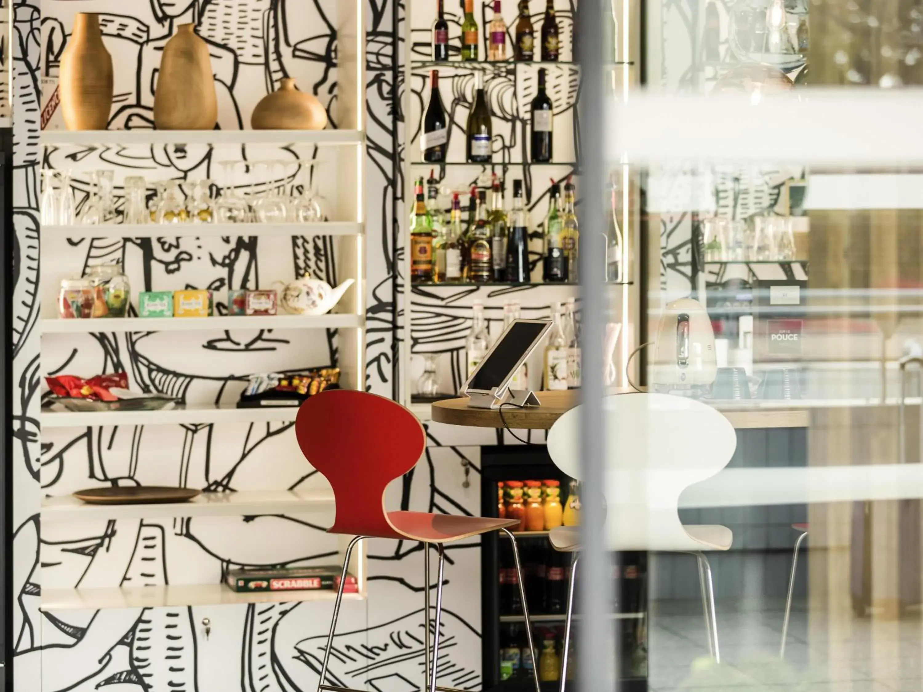 Lounge or bar in Hotel ibis Rennes Centre Gare Sud Lounge or bar in Hotel ibis Rennes Centre Gare Sud