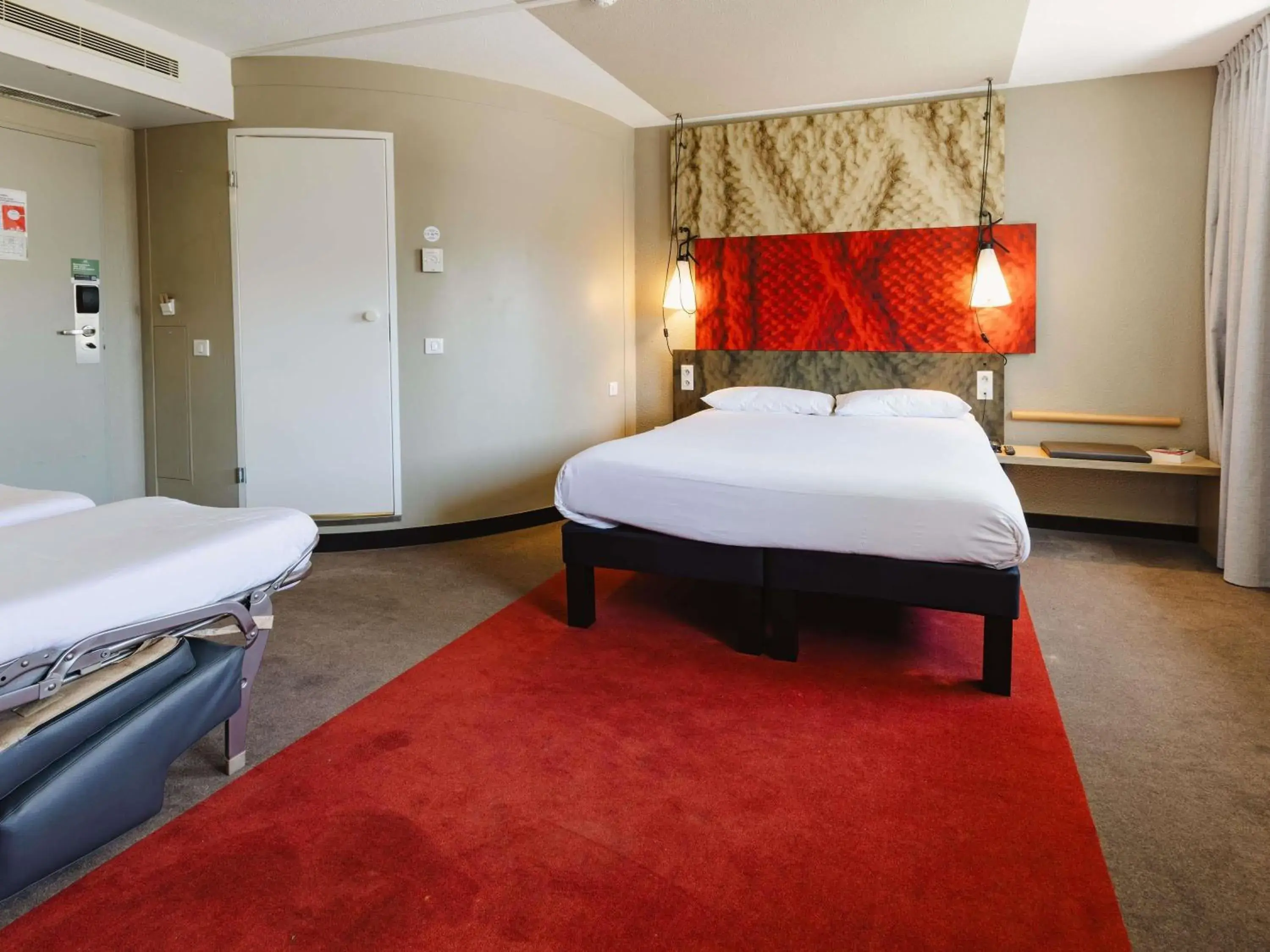 Bedroom, Bed in Hotel ibis Rennes Centre Gare Sud Bedroom, Bed in Hotel ibis Rennes Centre Gare Sud