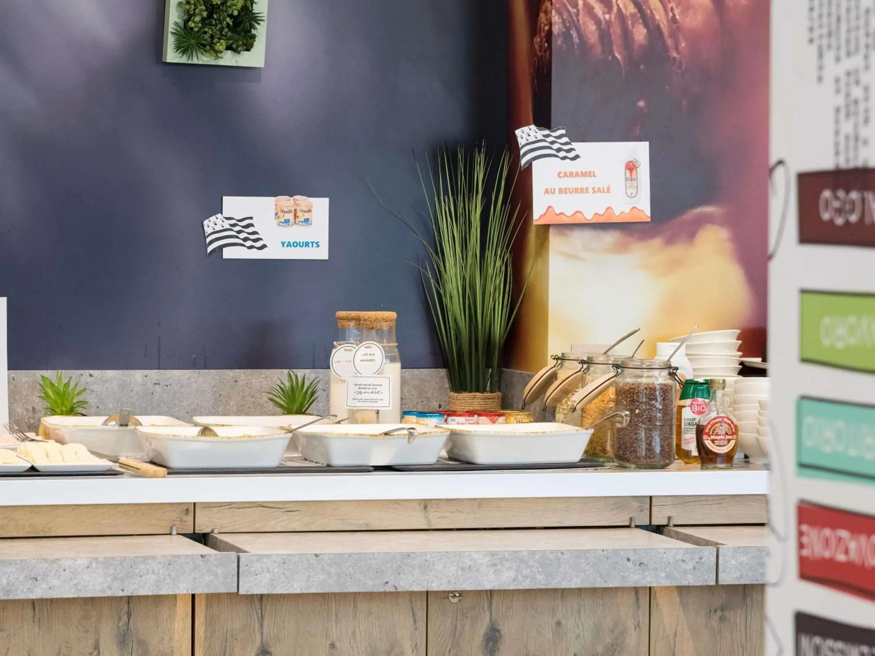 Breakfast in Hotel ibis Rennes Centre Gare Sud Breakfast in Hotel ibis Rennes Centre Gare Sud