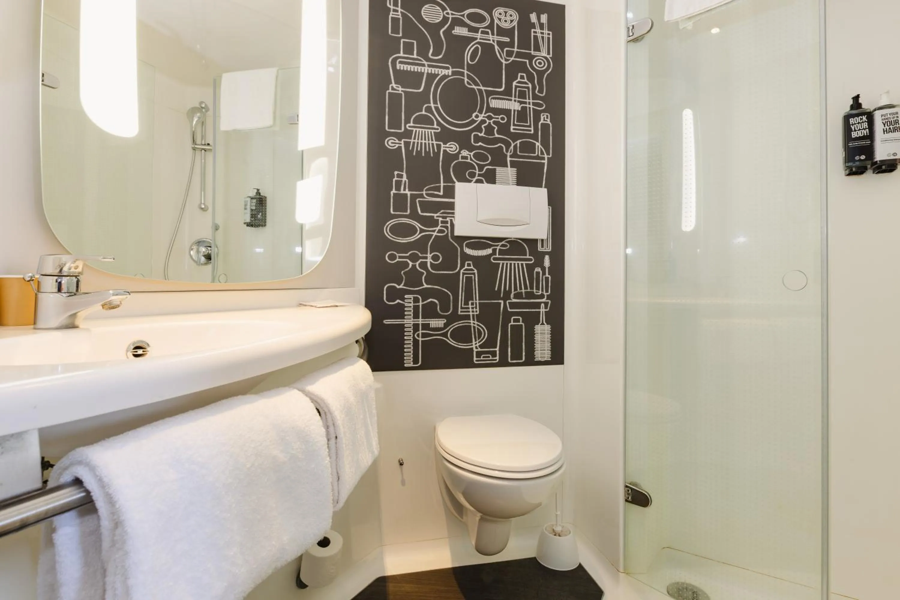 Shower in Hotel ibis Rennes Centre Gare Sud