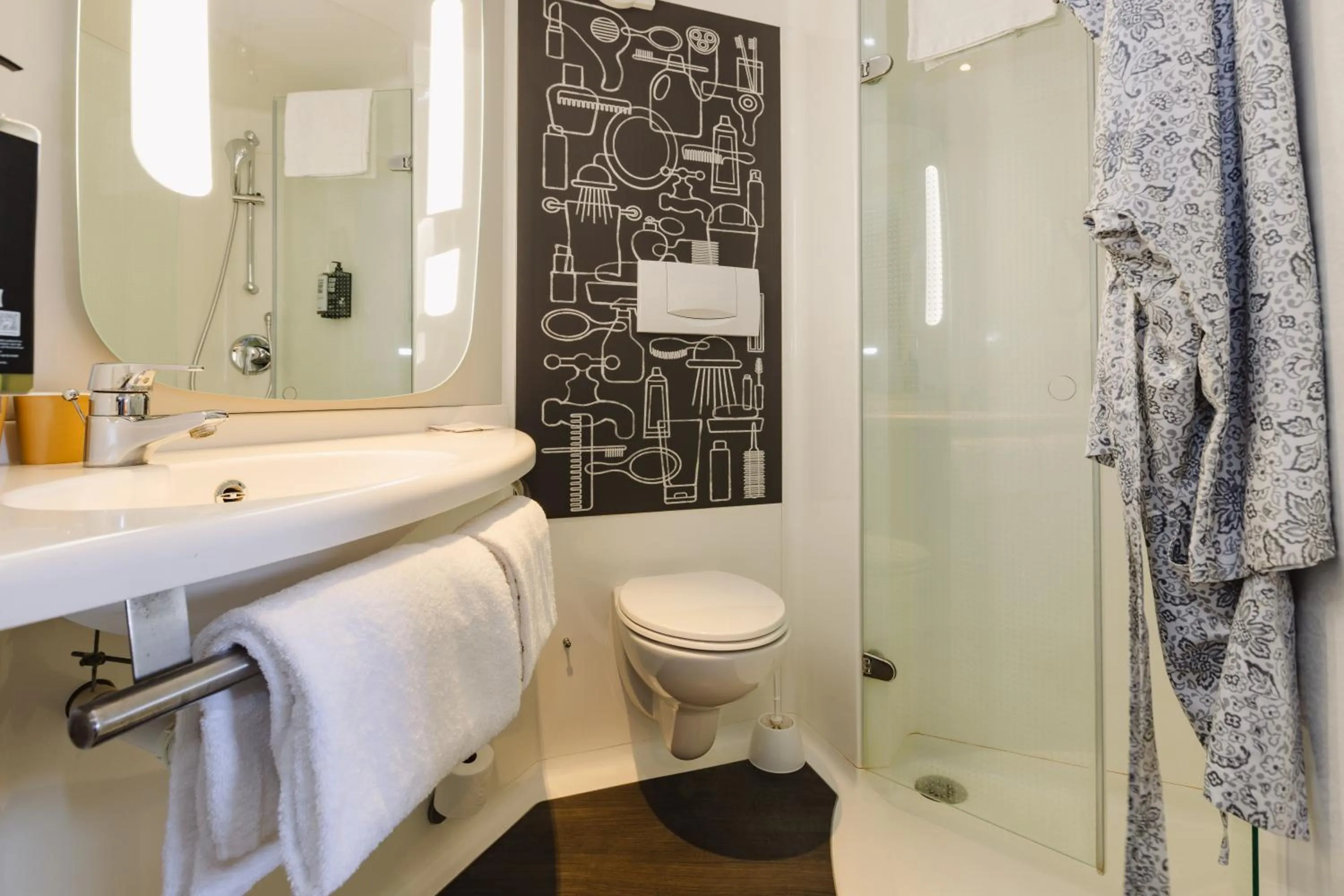 Shower in Hotel ibis Rennes Centre Gare Sud