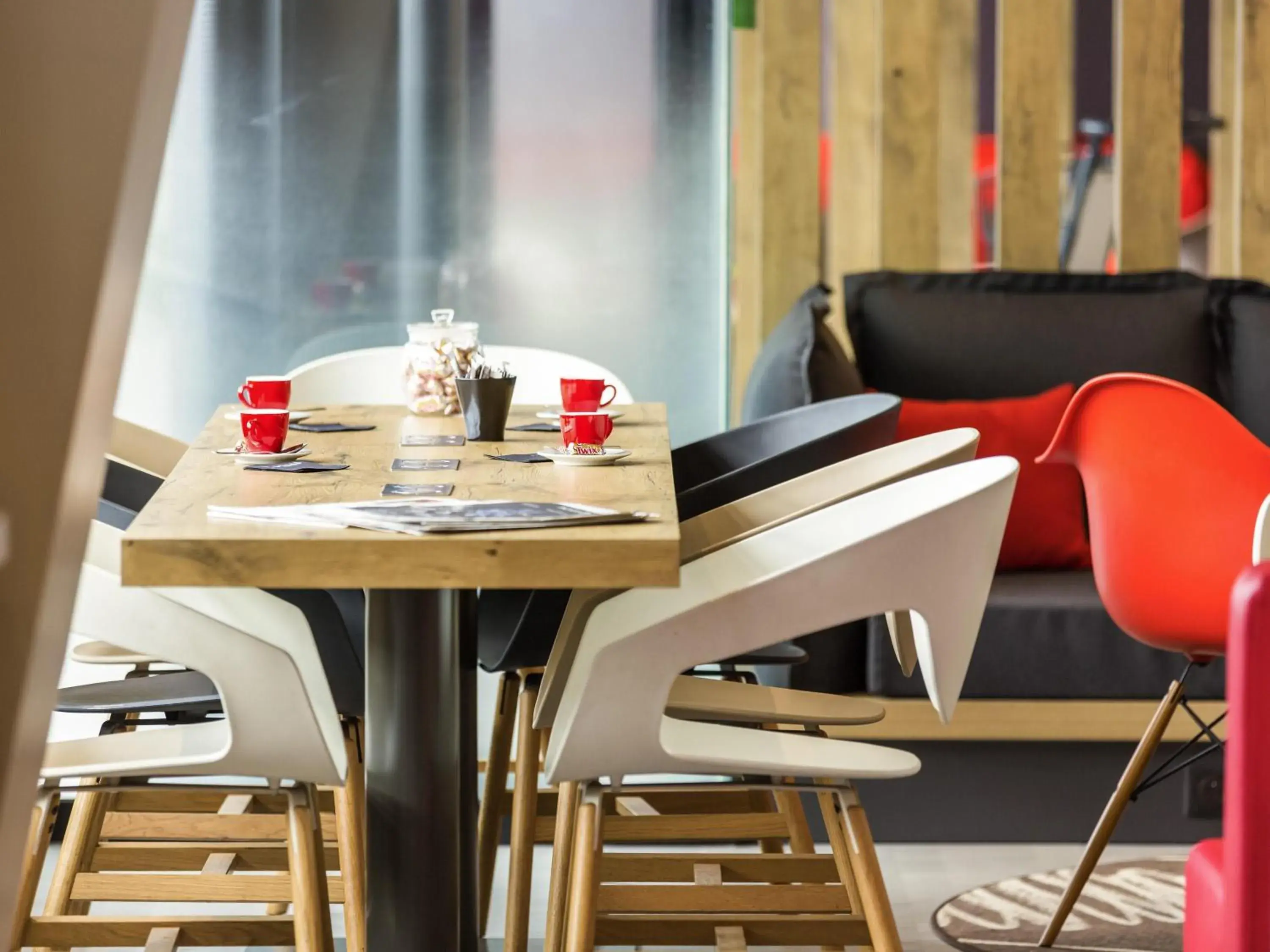 Lounge or bar in Hotel ibis Rennes Centre Gare Sud Lounge or bar in Hotel ibis Rennes Centre Gare Sud