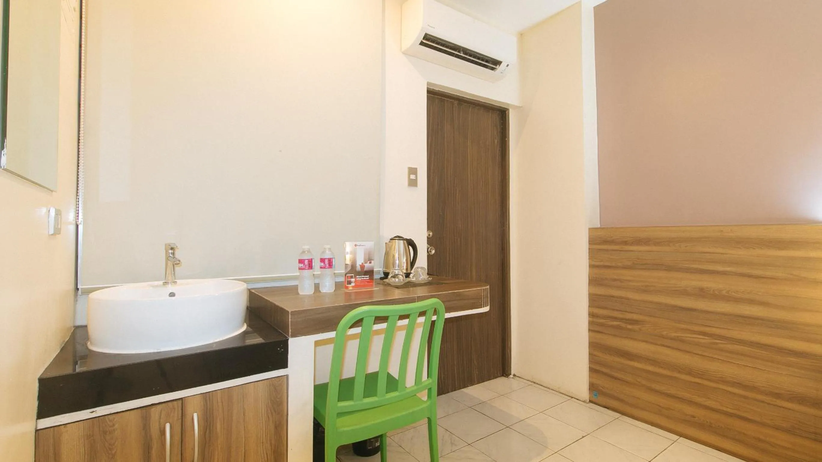 Bathroom in RedDoorz at V Plaza Hotel Manila