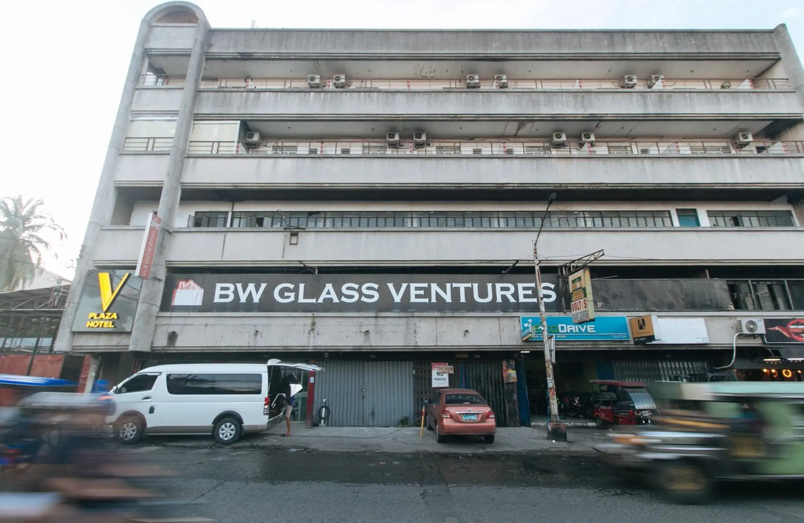 Property building in RedDoorz at V Plaza Hotel Manila Property building in RedDoorz at V Plaza Hotel Manila