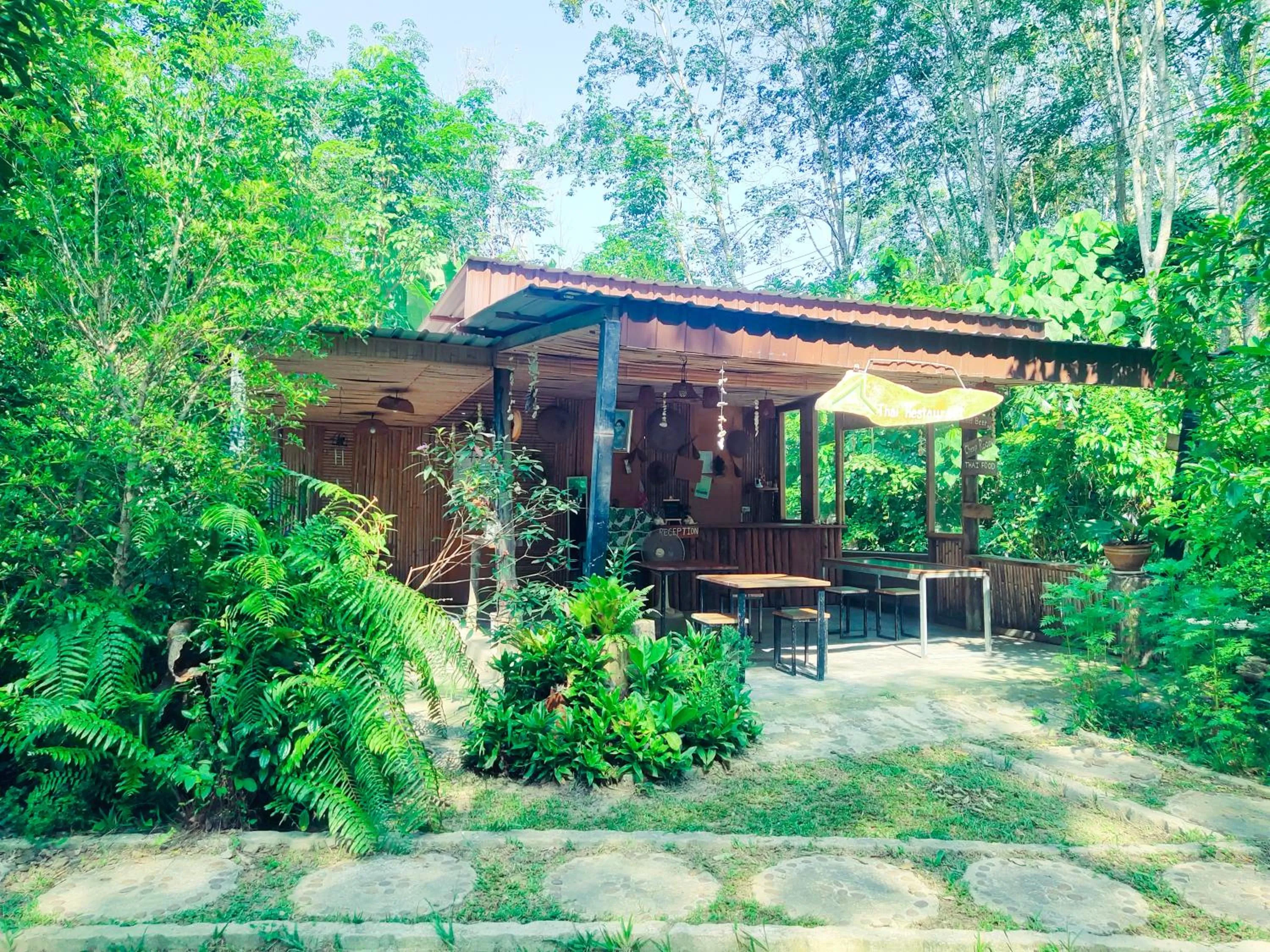 Restaurant/places to eat in Kohmook Nurse House