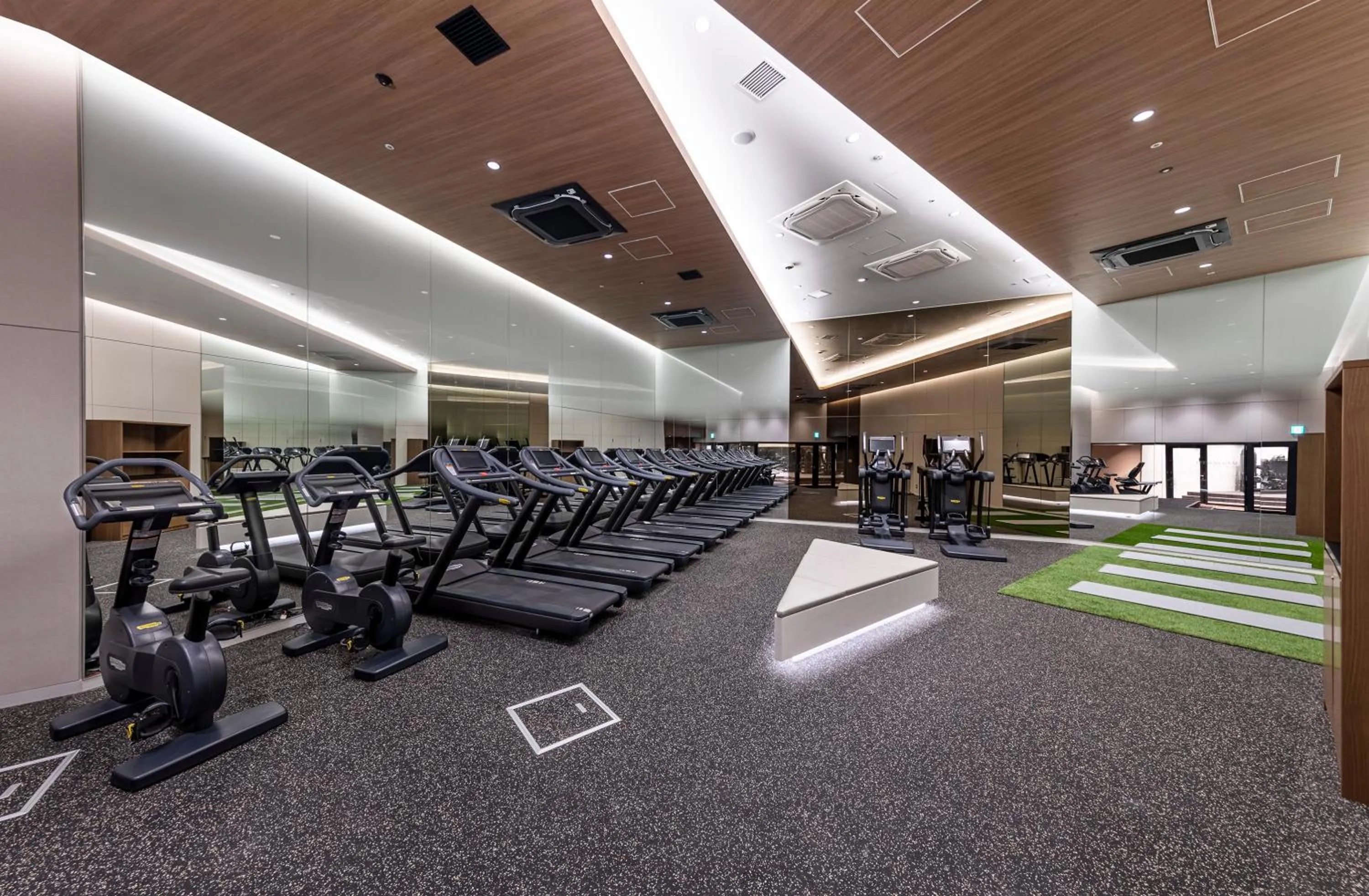 Fitness centre/facilities in Villa Fontaine Grand Haneda Airport