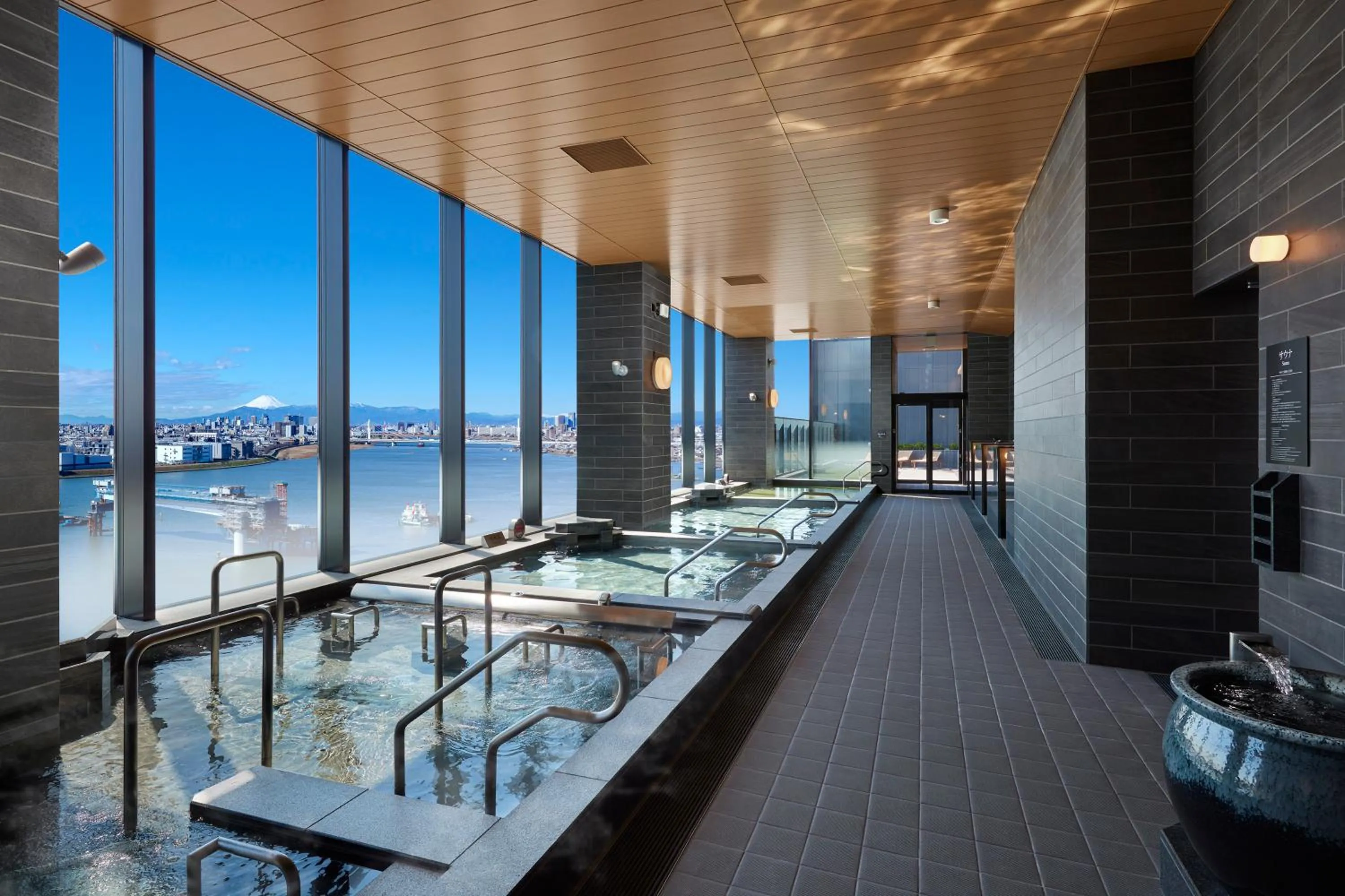 Hot Spring Bath in Villa Fontaine Grand Haneda Airport