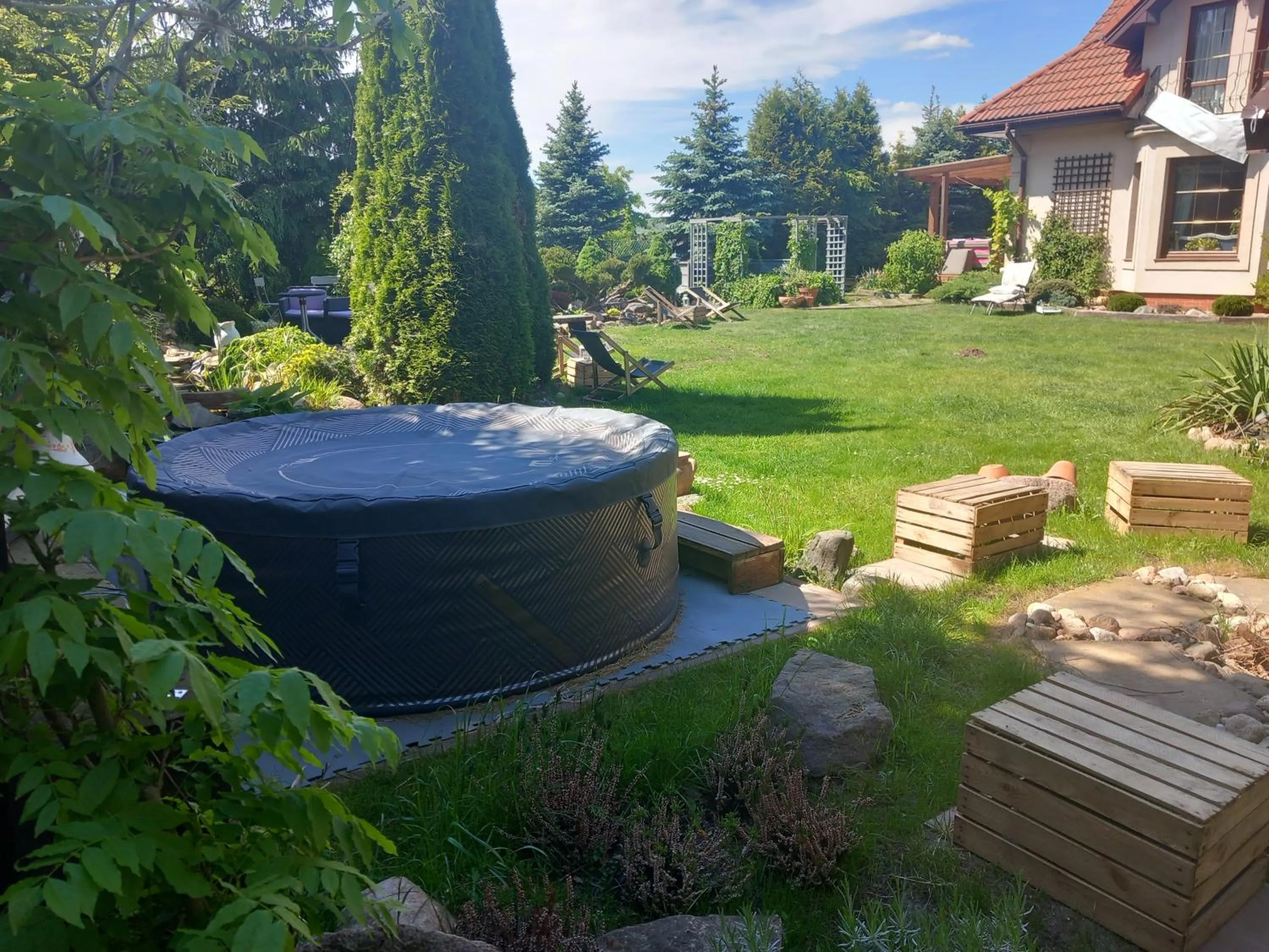 Garden in Dom z Sauną i Jacuzzi- na wyłączność lub pokoje