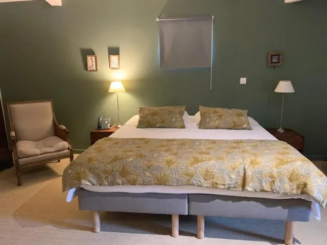 Photo of the whole room, Bed in Hôtel de Mirmande