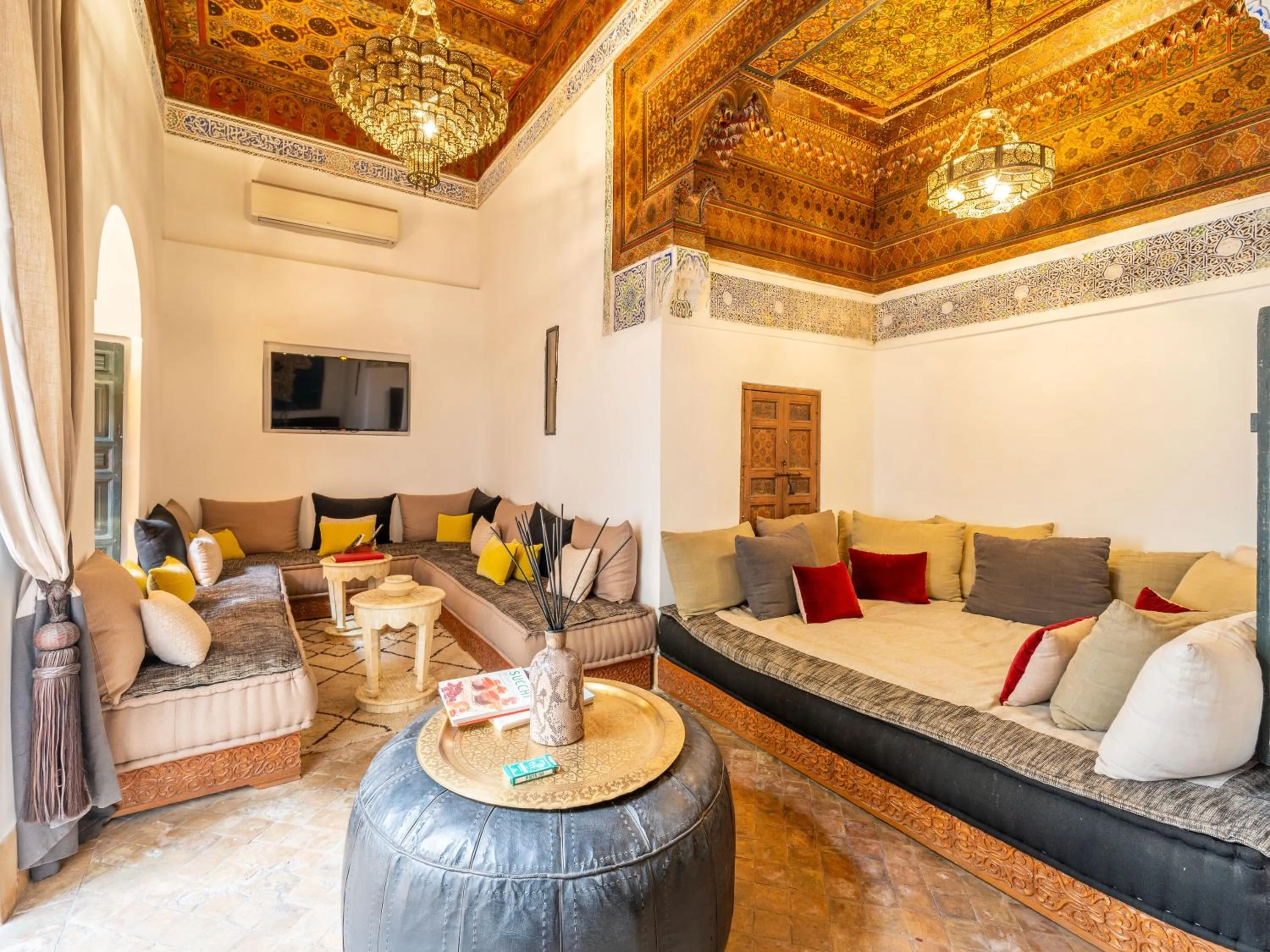 Communal lounge/ TV room in Dar Assiya