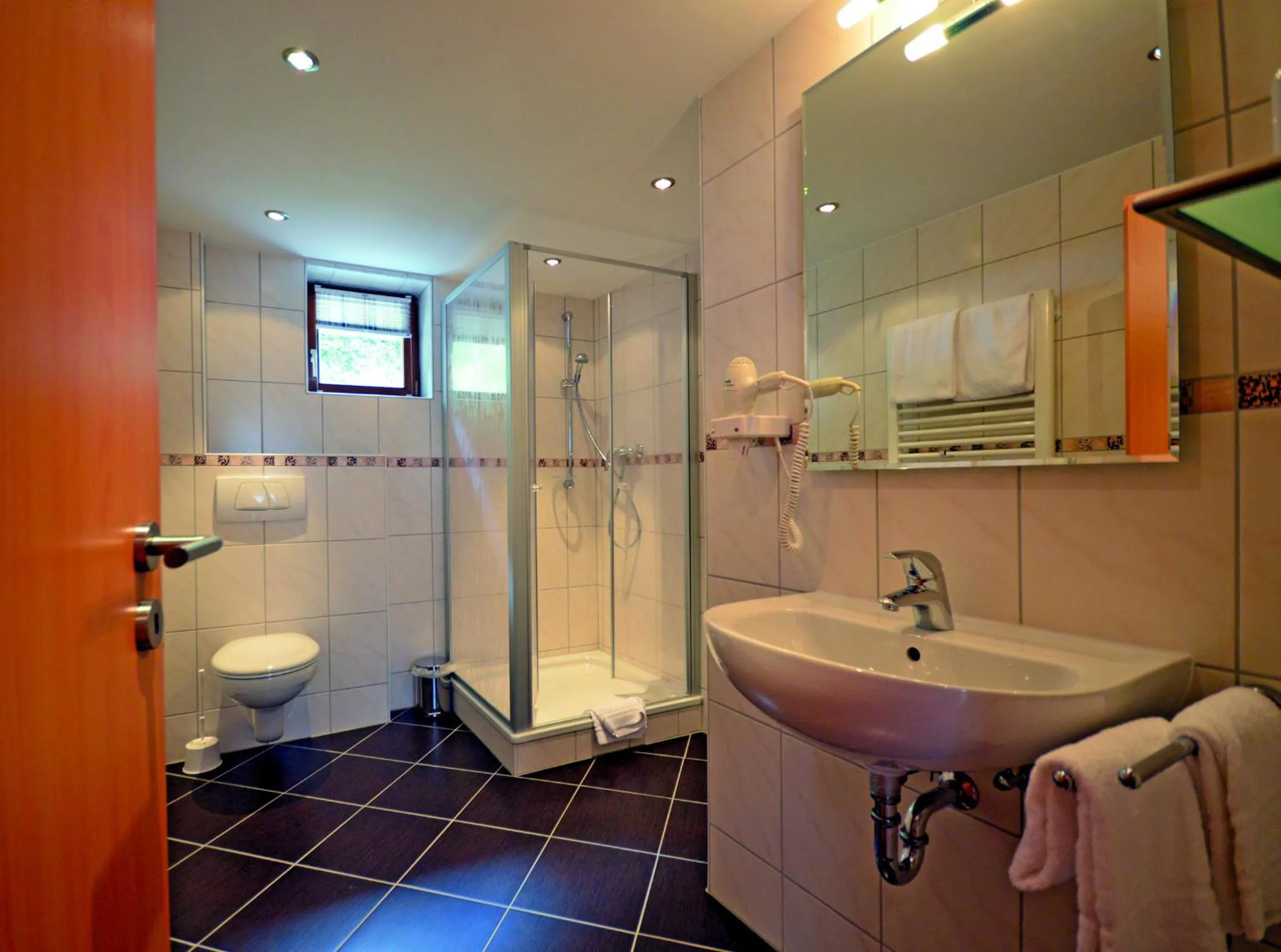 Bathroom in Hotel Gästehaus auf der Lay