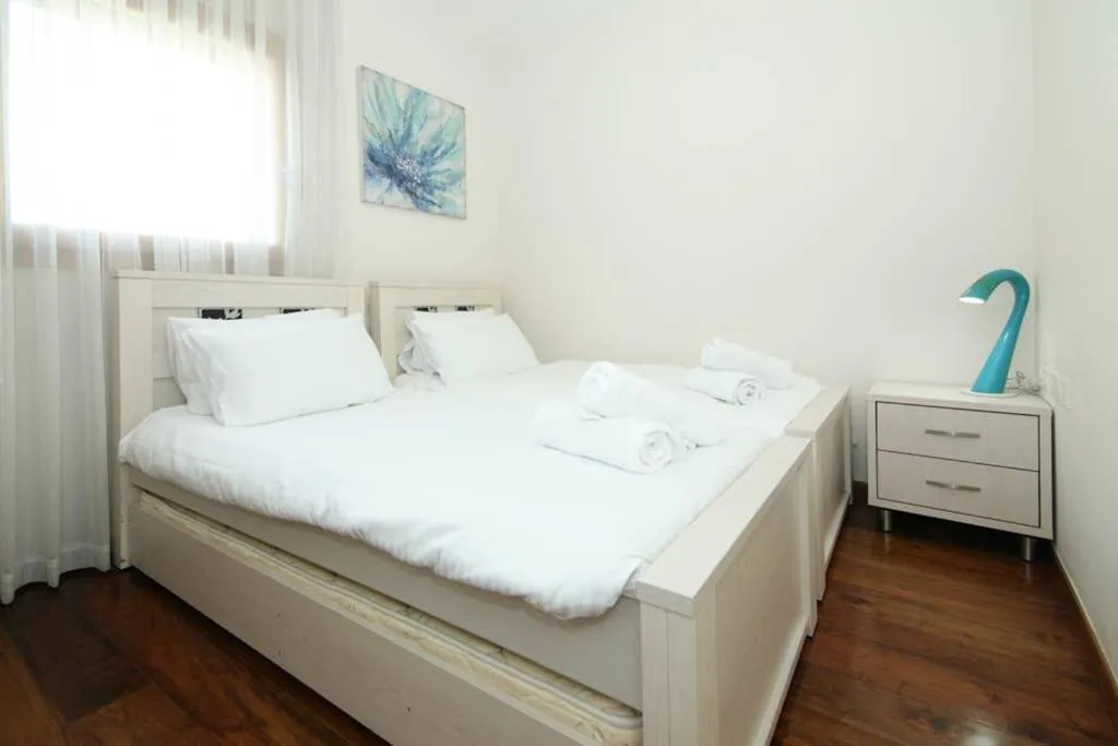 Bed in 107 - King David Residence - Jerusalem-Rent